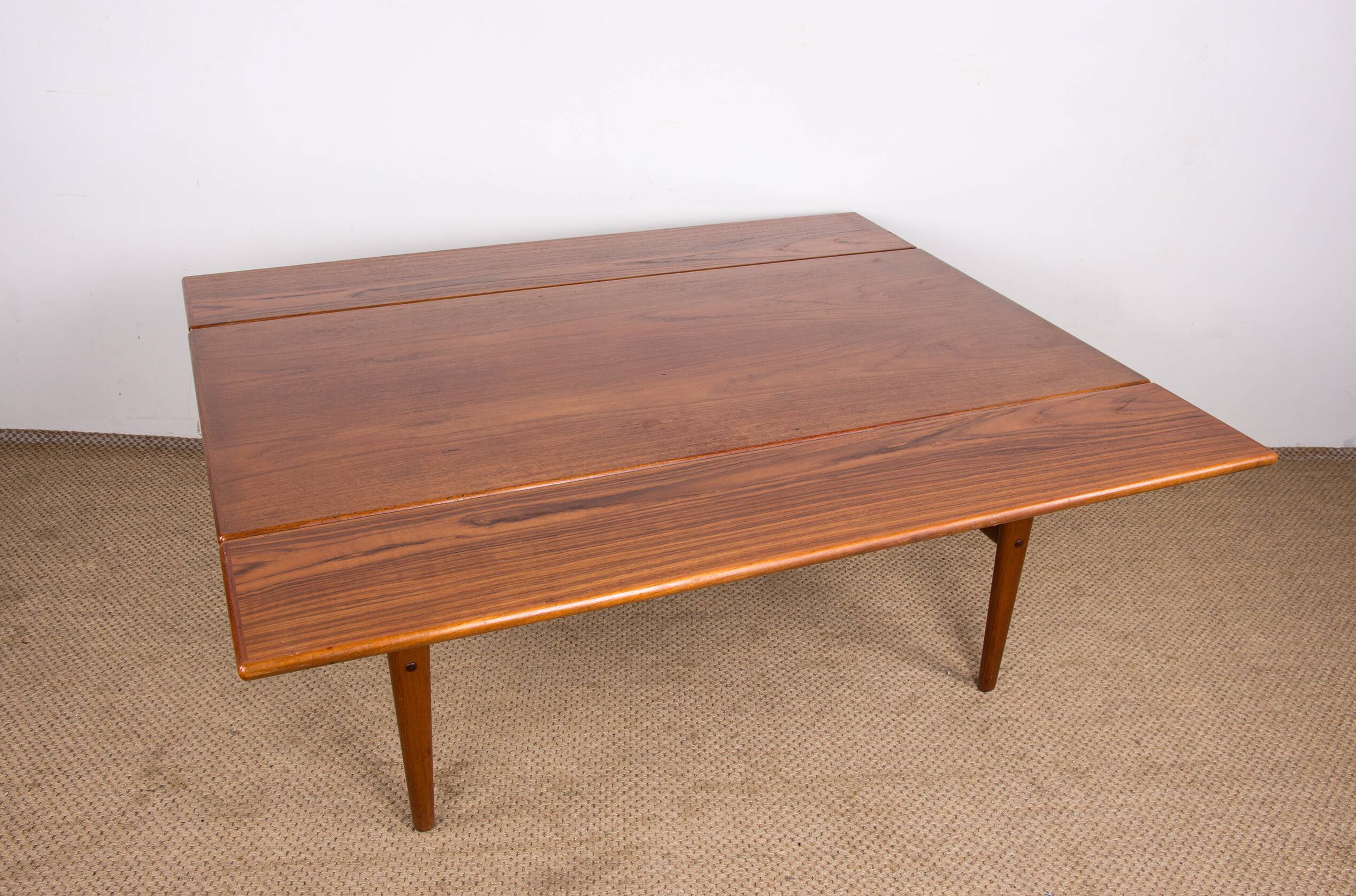 Table danoise monte et baisse en teck, 1960