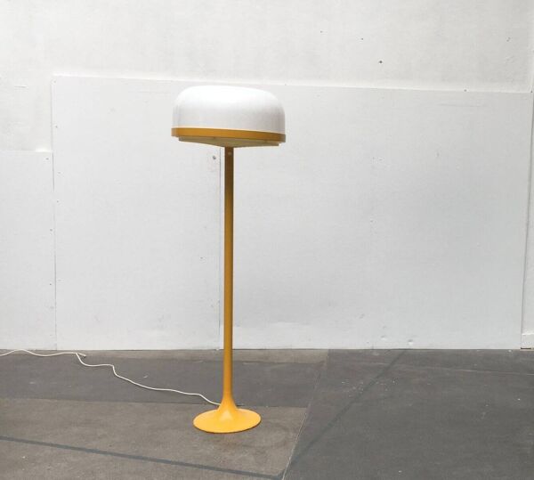 Lampe sur pied champignon de l'ère spatiale allemande du milieu du siècle de Kaiser Idell / Kaiser Leuchten