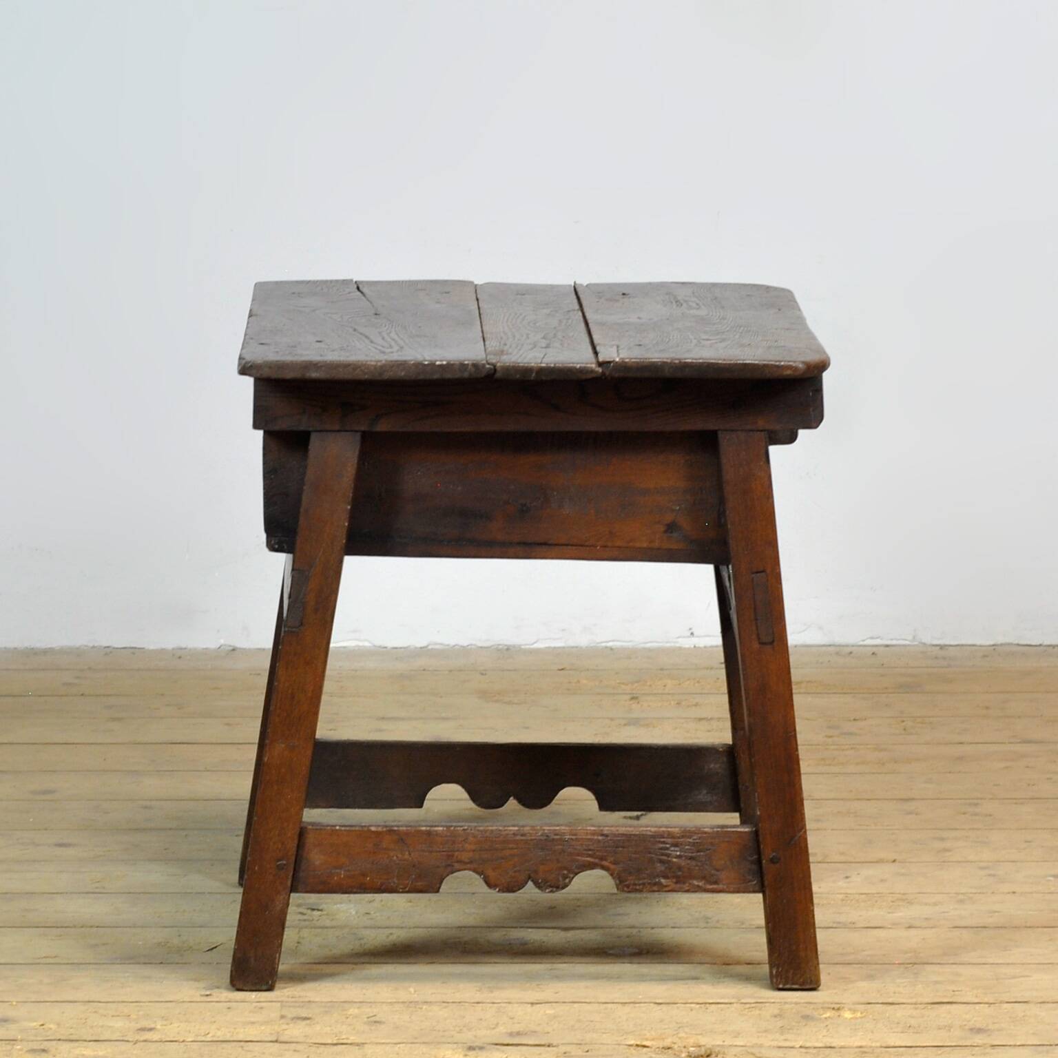 Table espagnole, XVIIIe siècle