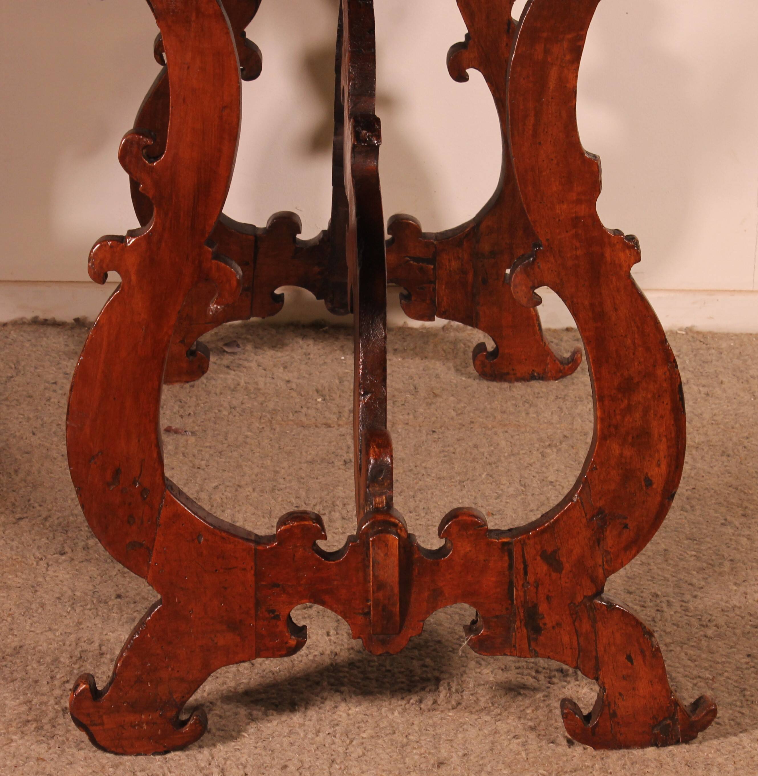 Table en noyer de la Renaissance italienne du 17e siècle