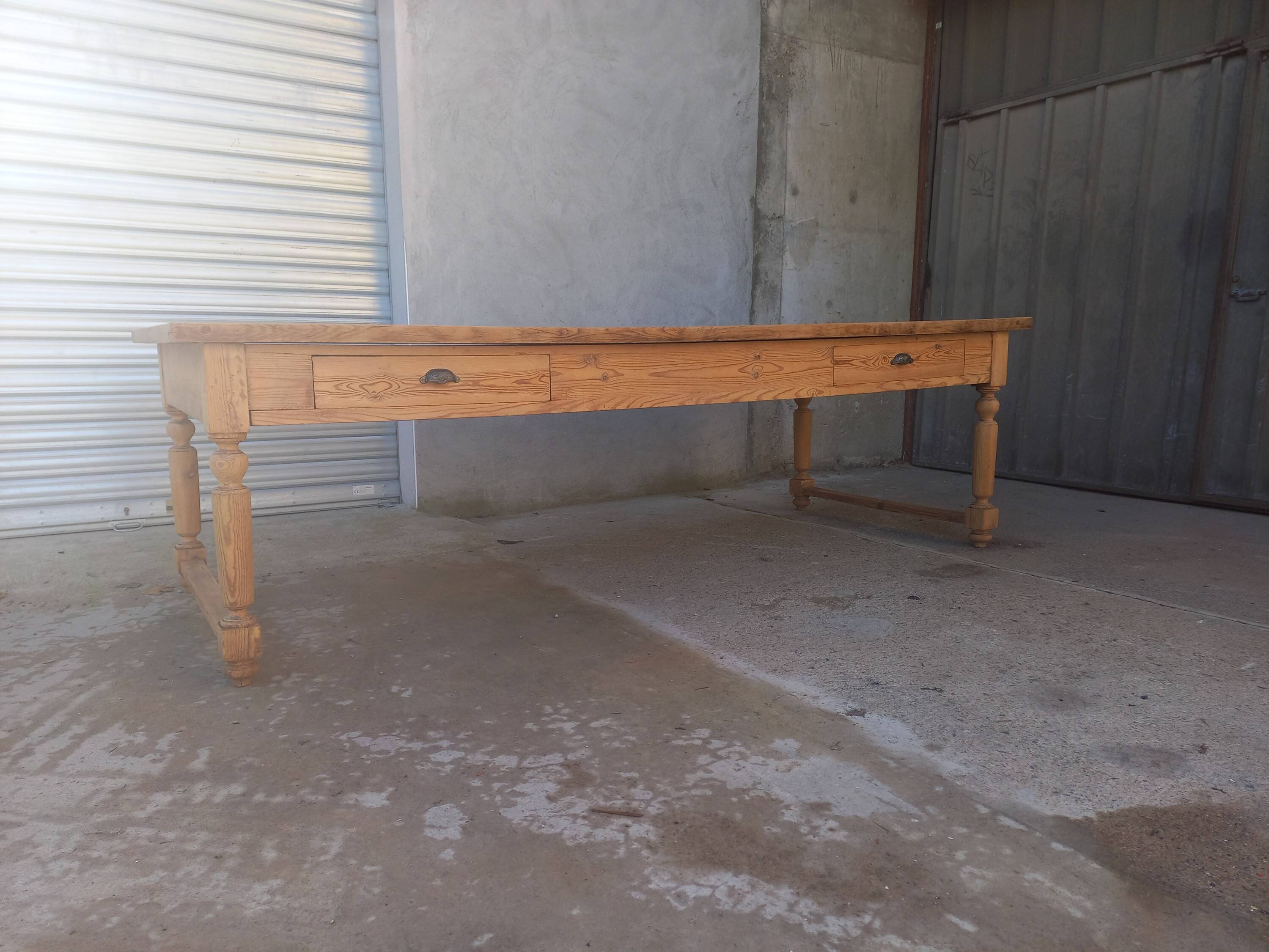 Grande table de communauté en chêne et sapin