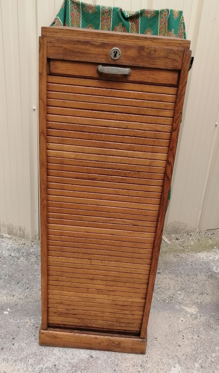 Wooden curtain binder