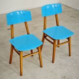 Pair of wooden and plastic chairs Ton Bystrice Thonet