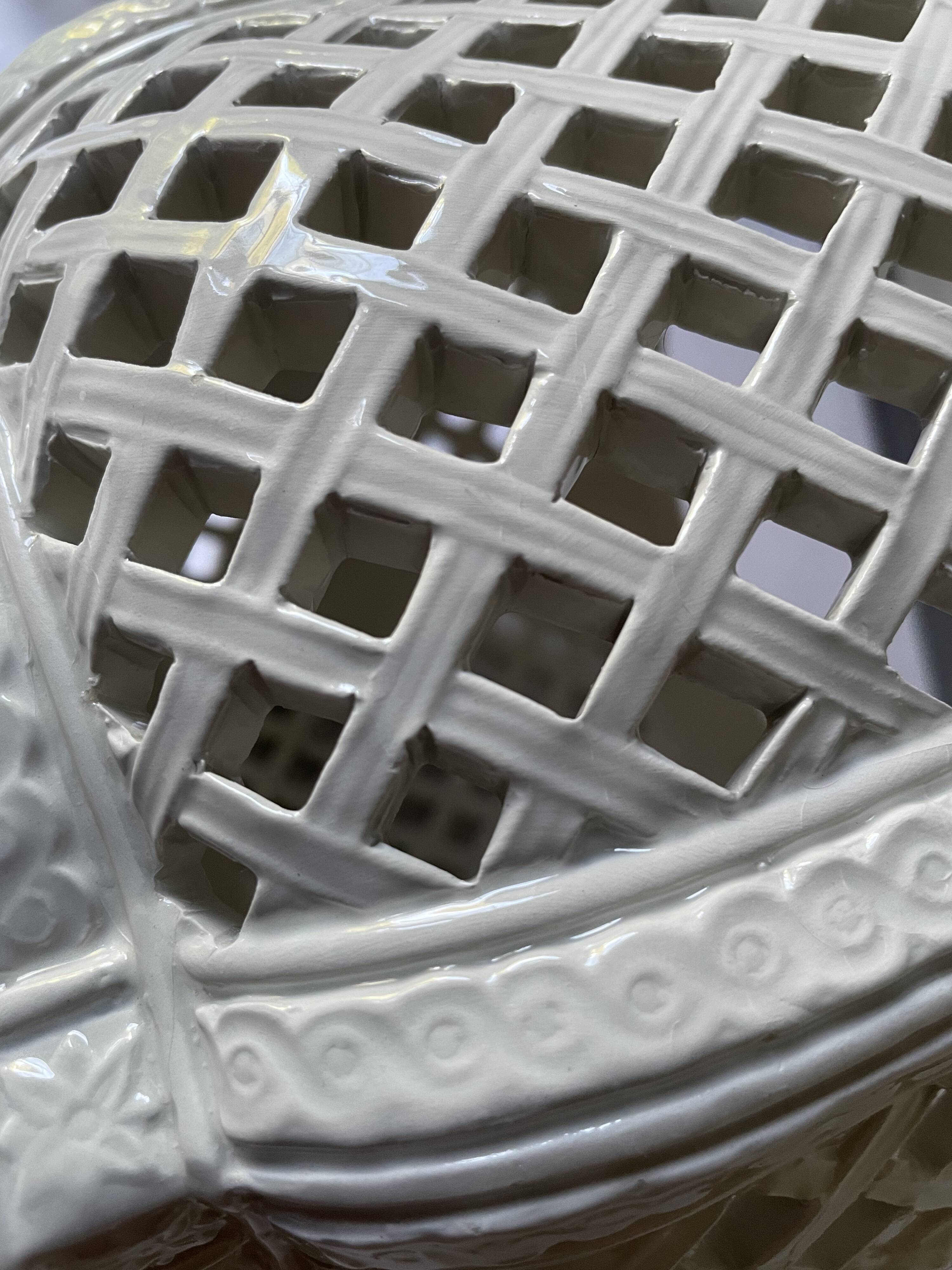 Reticulated pot cover in Italian porcelain