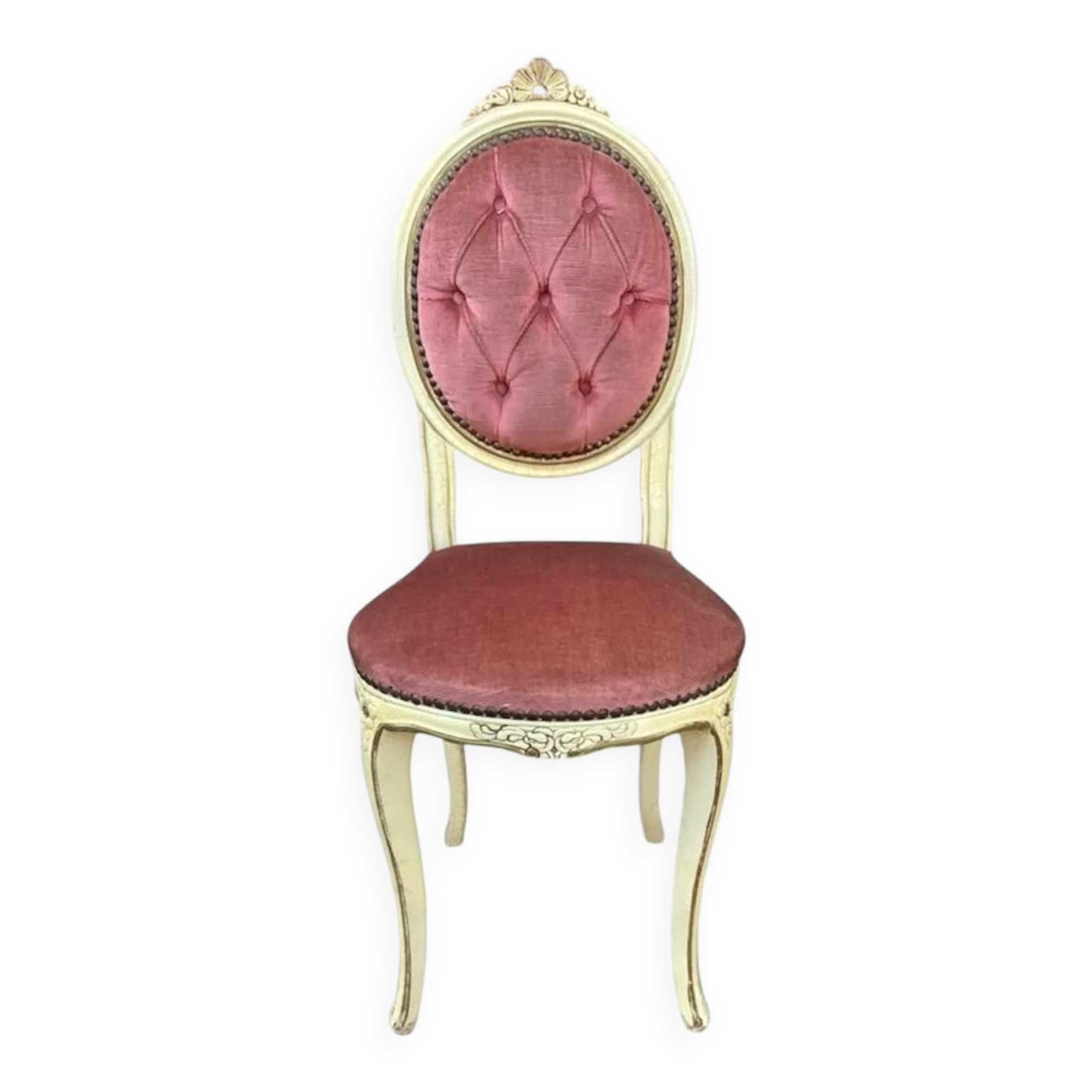Chaise médaillon vintage – Bois patiné & velours rose poudré