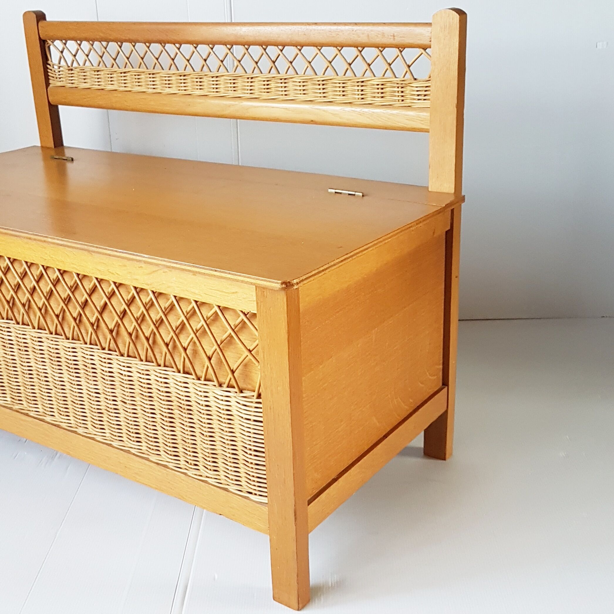 Vintage rattan trunk bench 60