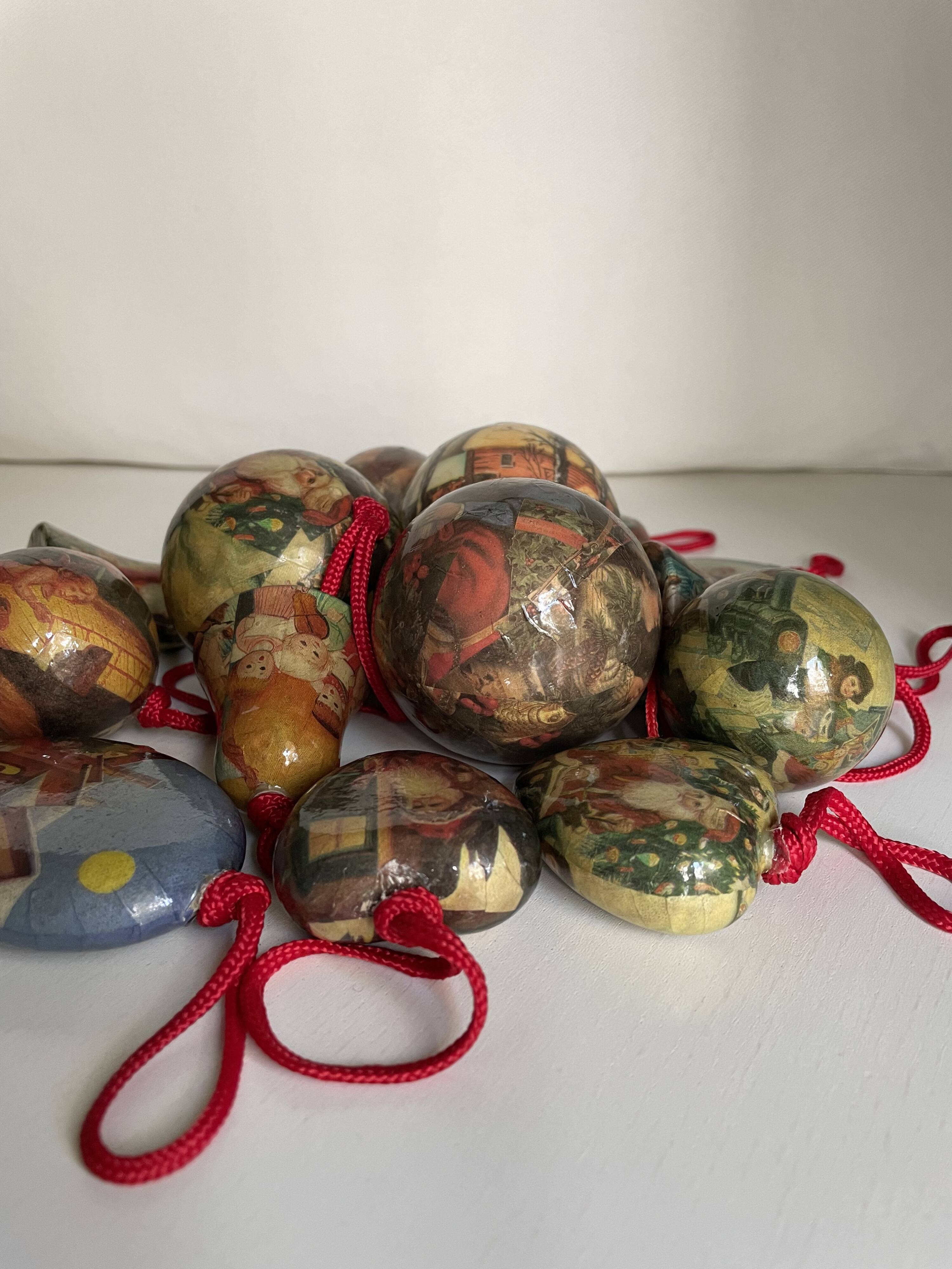 Ensemble de 15 décorations de Noël en papier mâché vintage