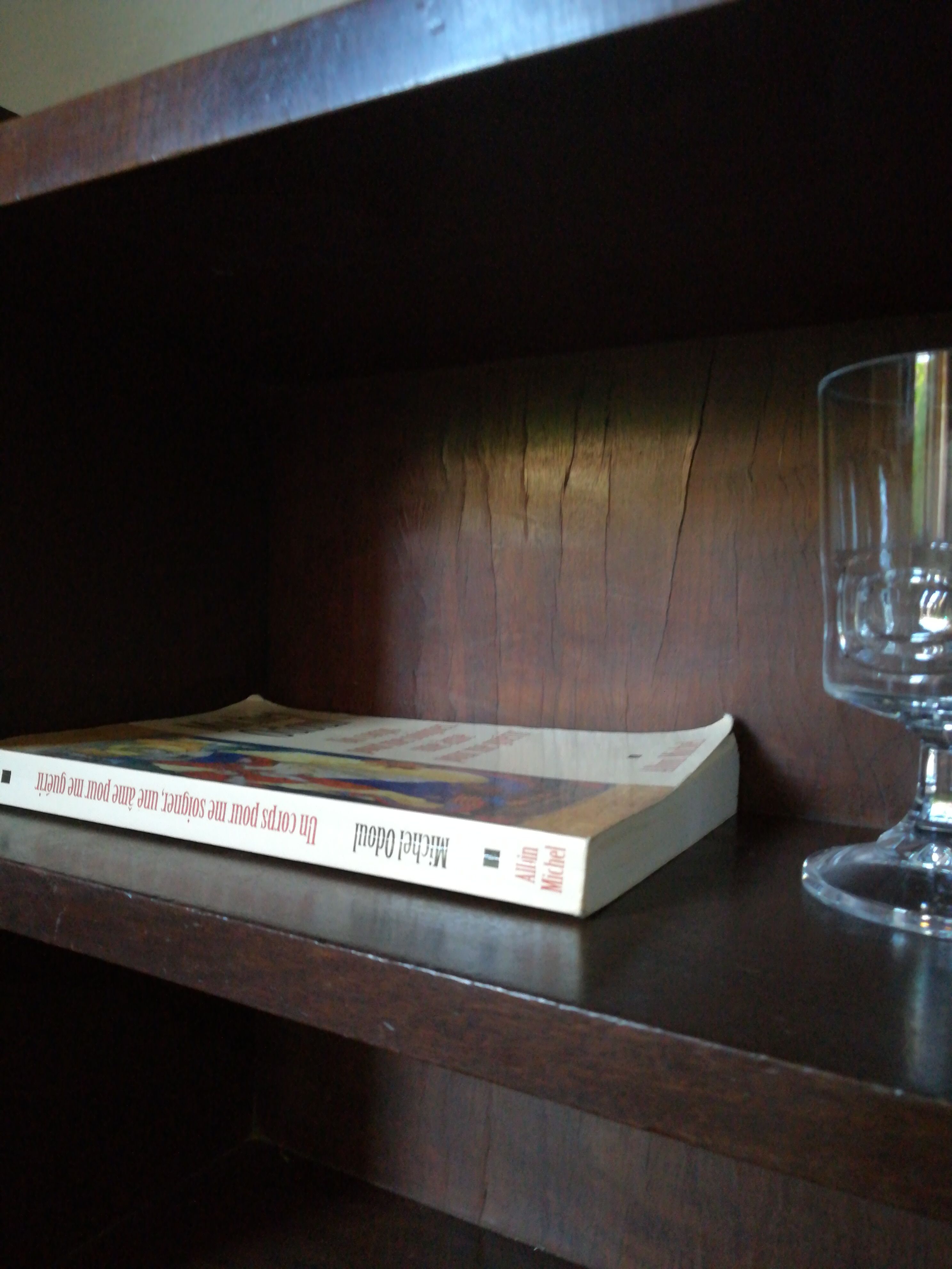 Art deco shelf