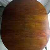 Table ronde vintage extensible en bois.