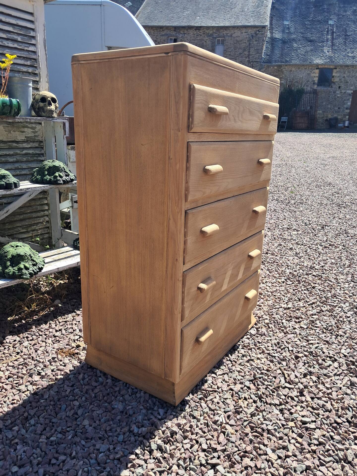 Chest of drawers