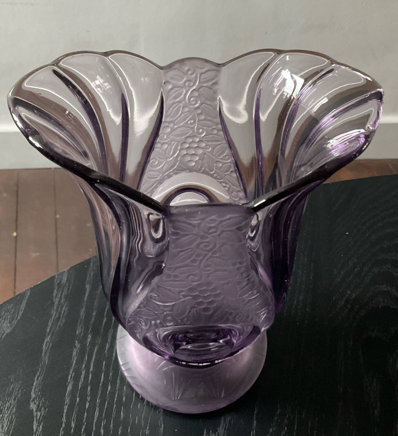 Art Deco vase Brockwitz-Germany in violet glass, signed.