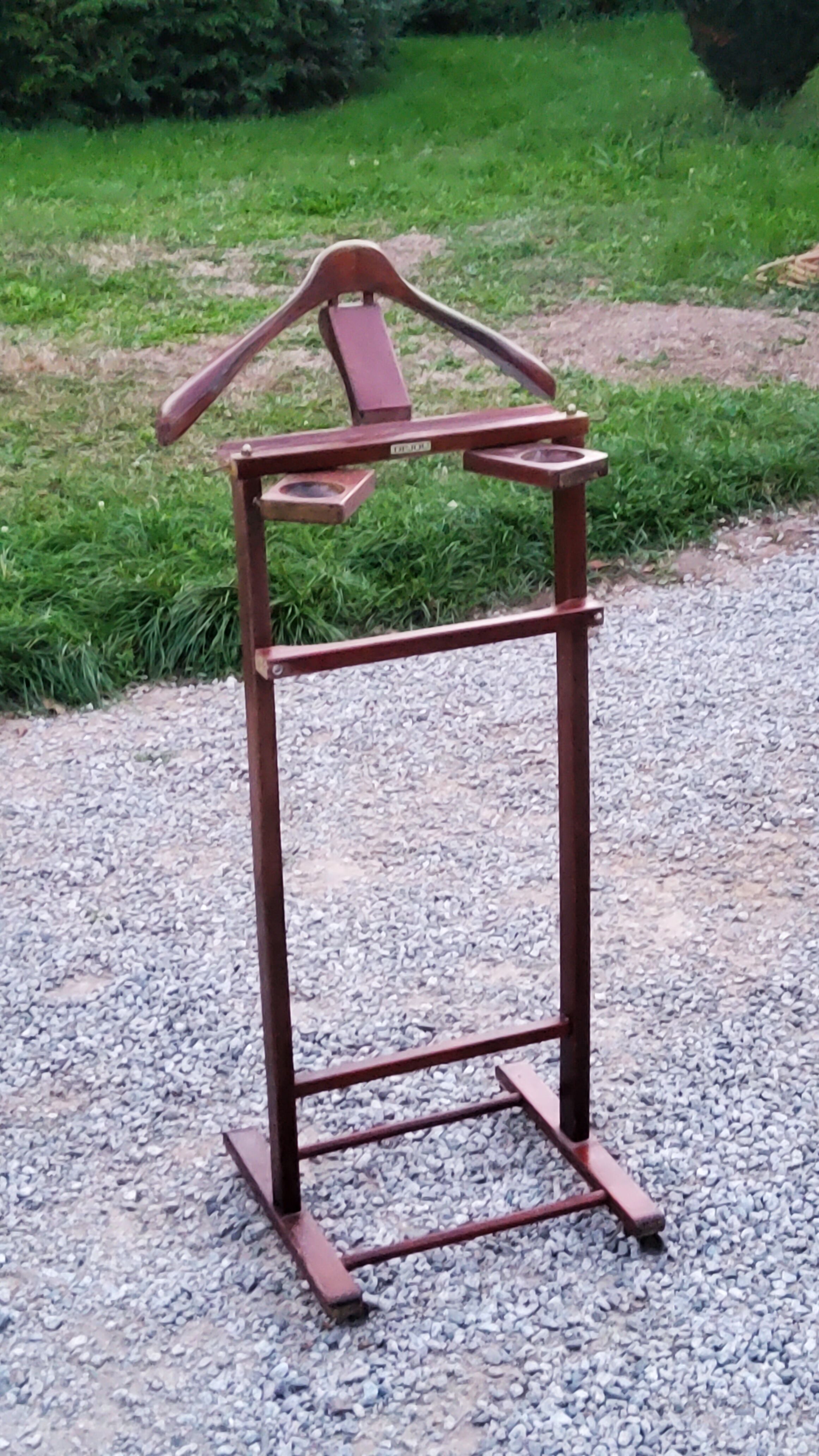 Mahogany stained wood valet Dejou editor