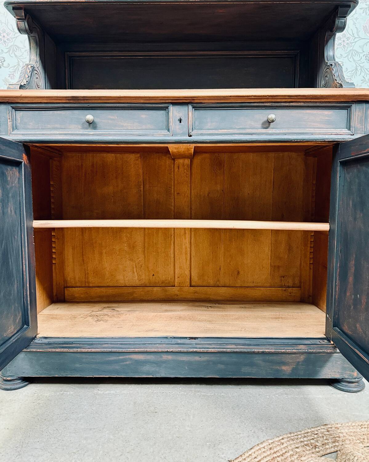 Louis-Philippe two-body dresser