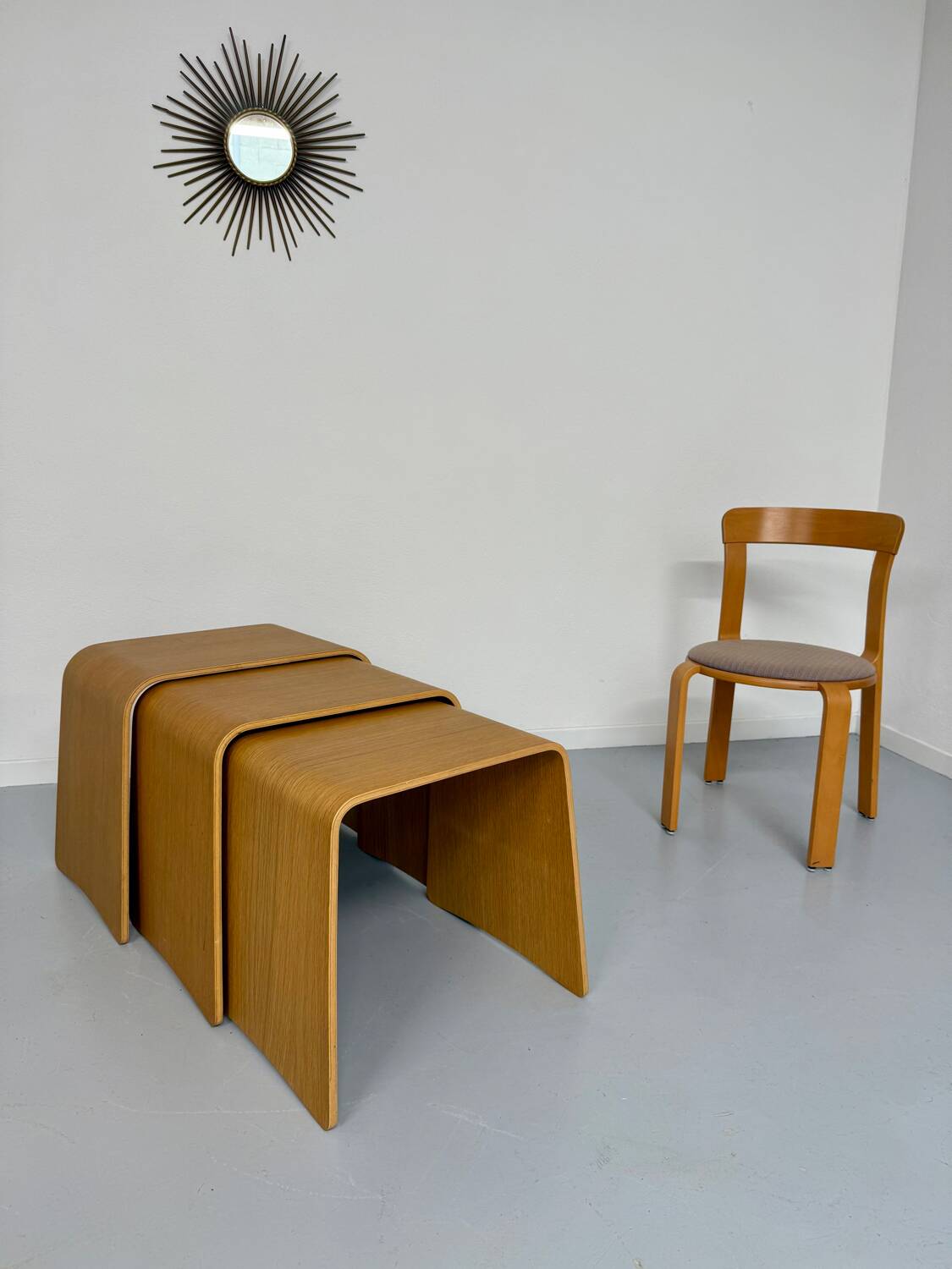 Set of 3 nesting coffee tables in thermoformed wood, 80s design