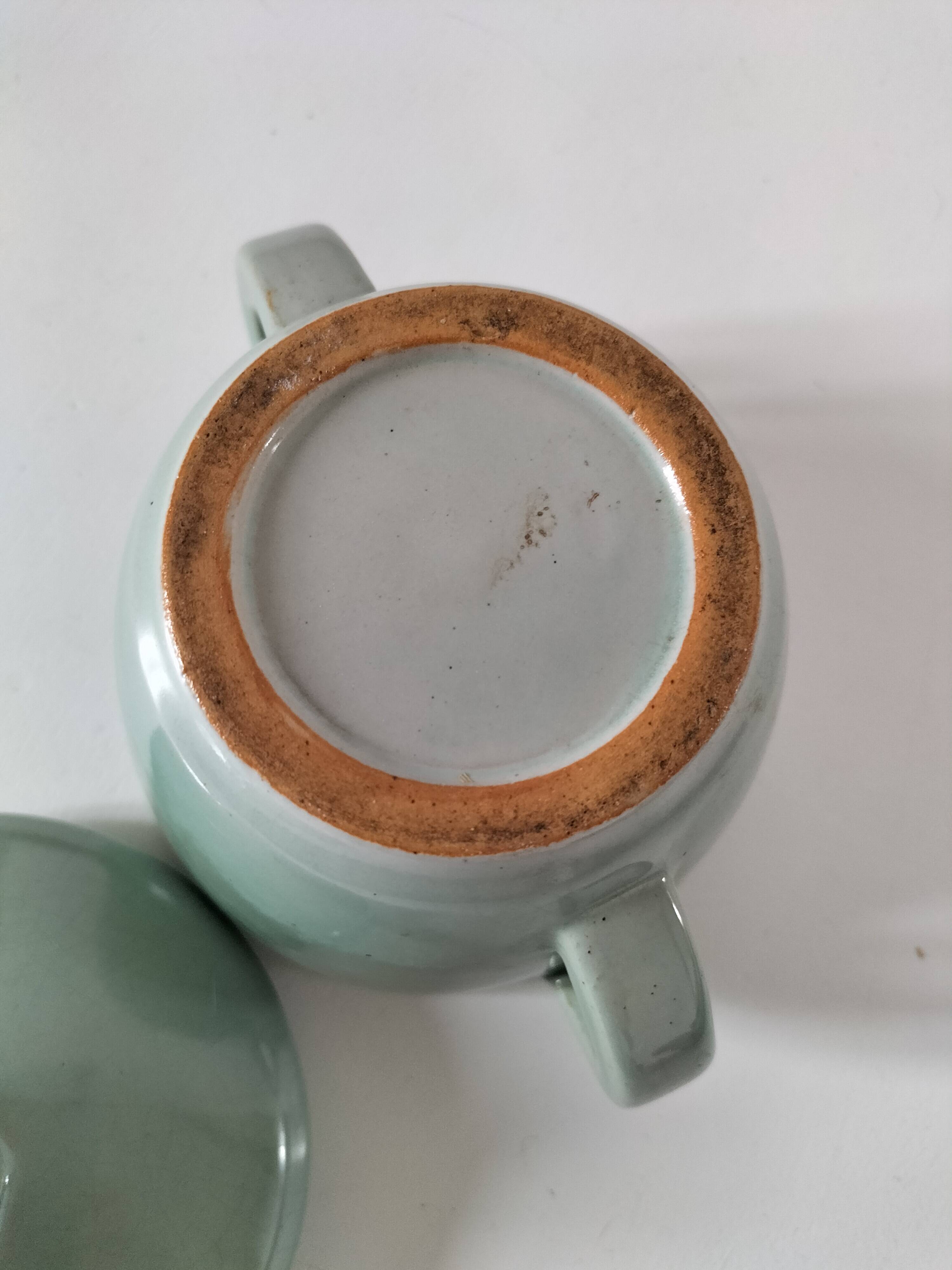 Covered sugar bowl in celadon ceramic – modernist lines