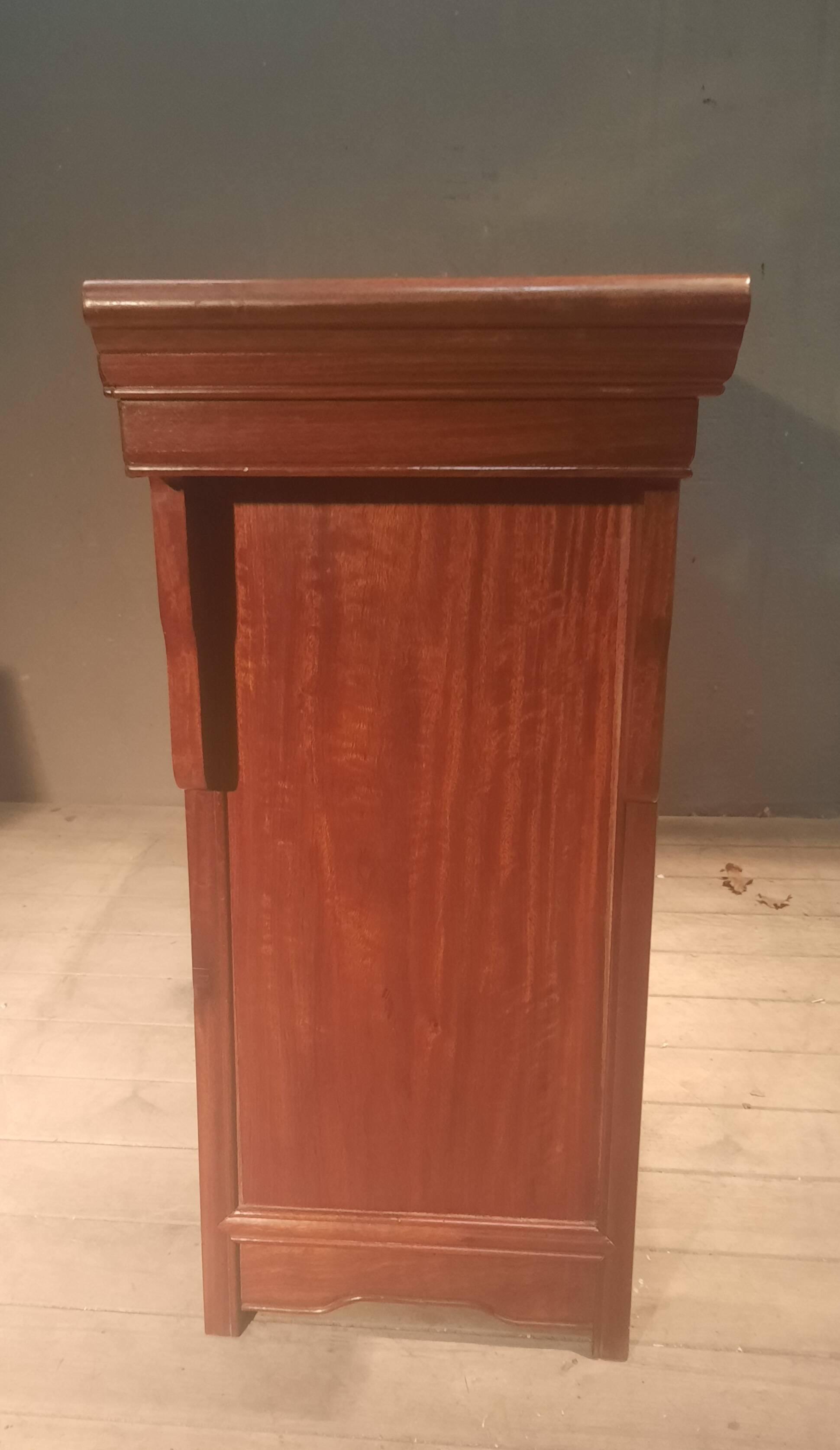 Far Eastern style sideboard with 2 doors