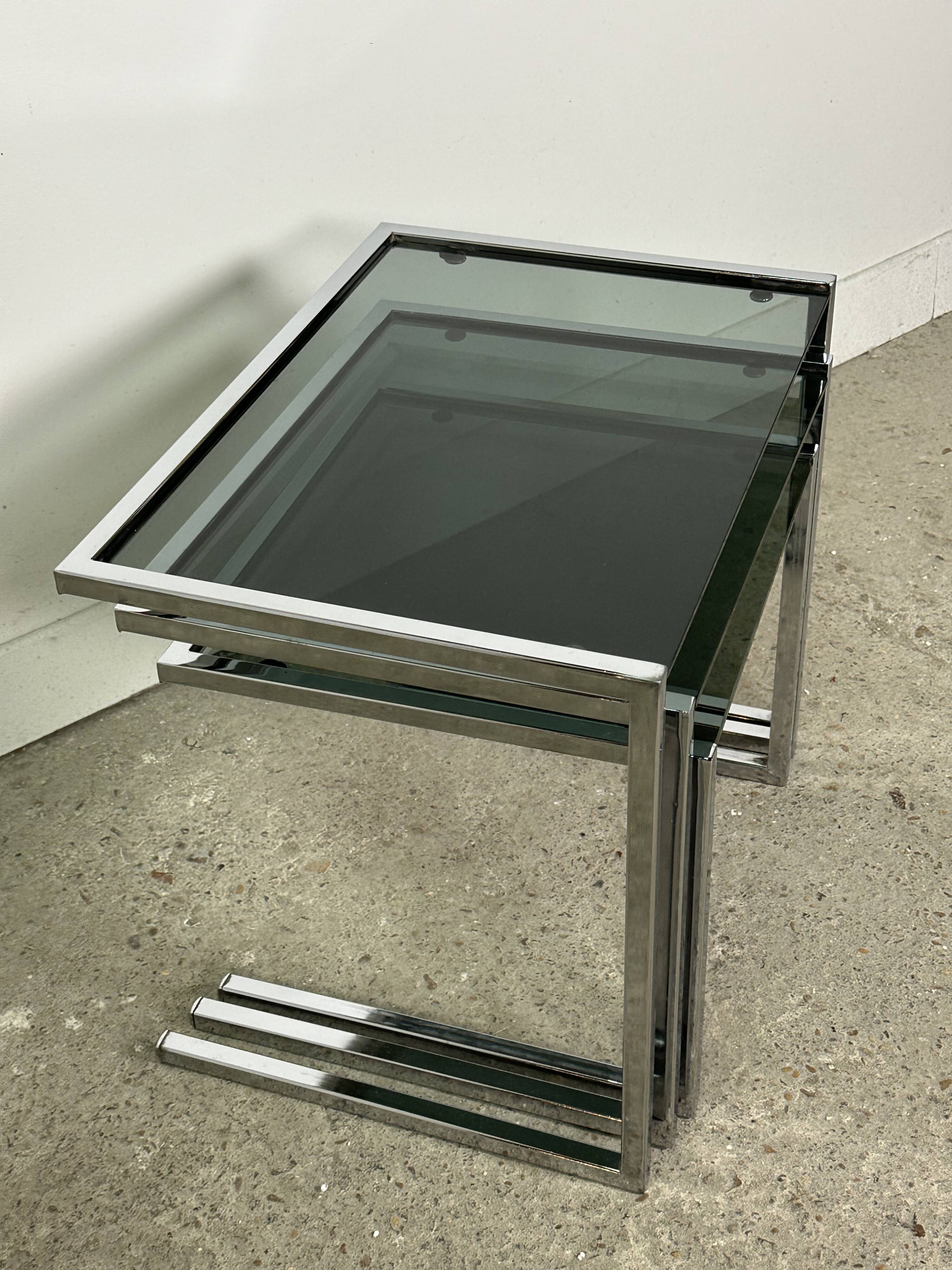 Nesting table in chrome metal and smoked glass 1980