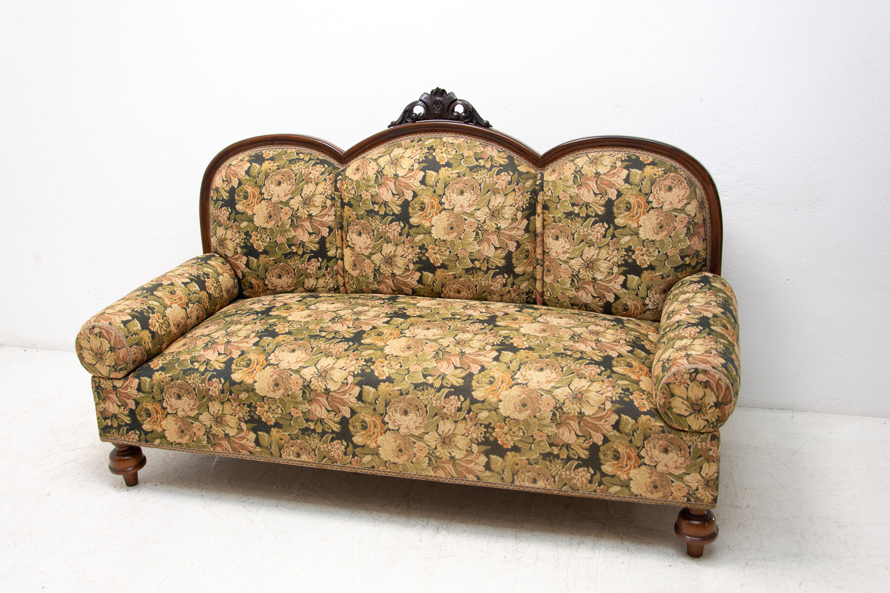 Historicizing sofa, Austria-Hungary, 1900
