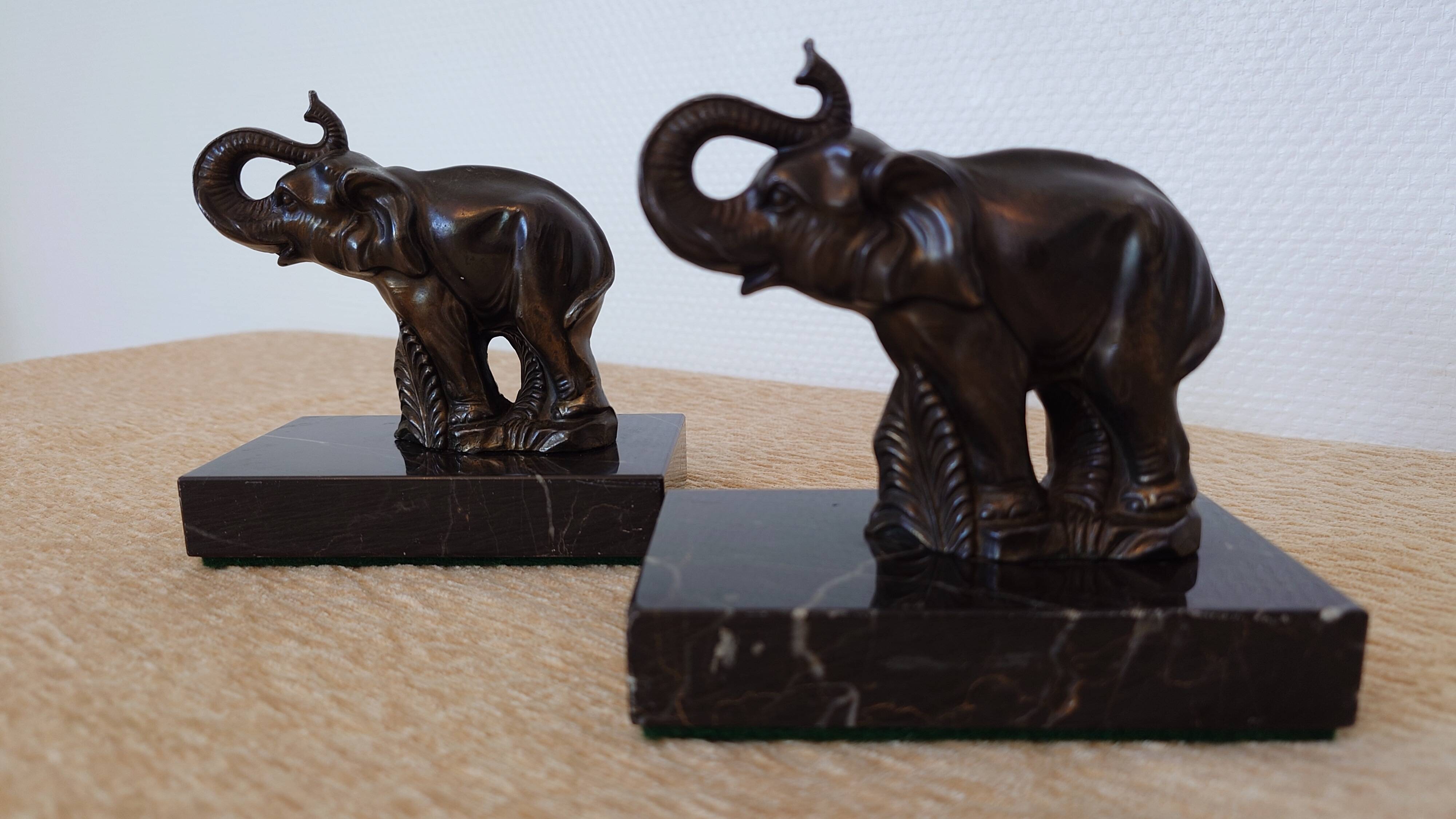 Art Deco bookends signed Gallot – elephants in spelter on marble