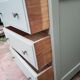Commode asymétrique vintage vert lichen
