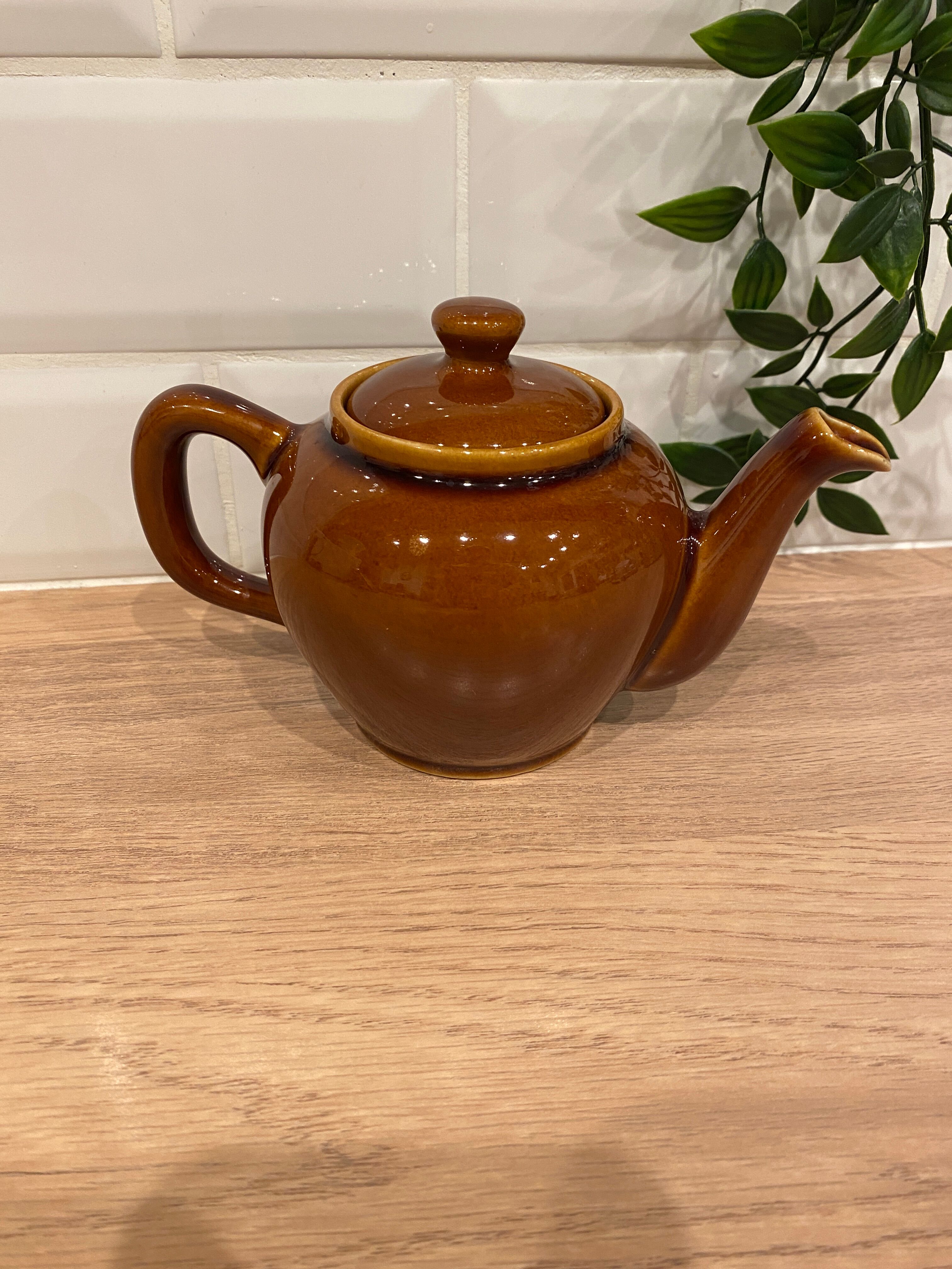 Individual earthenware teapot