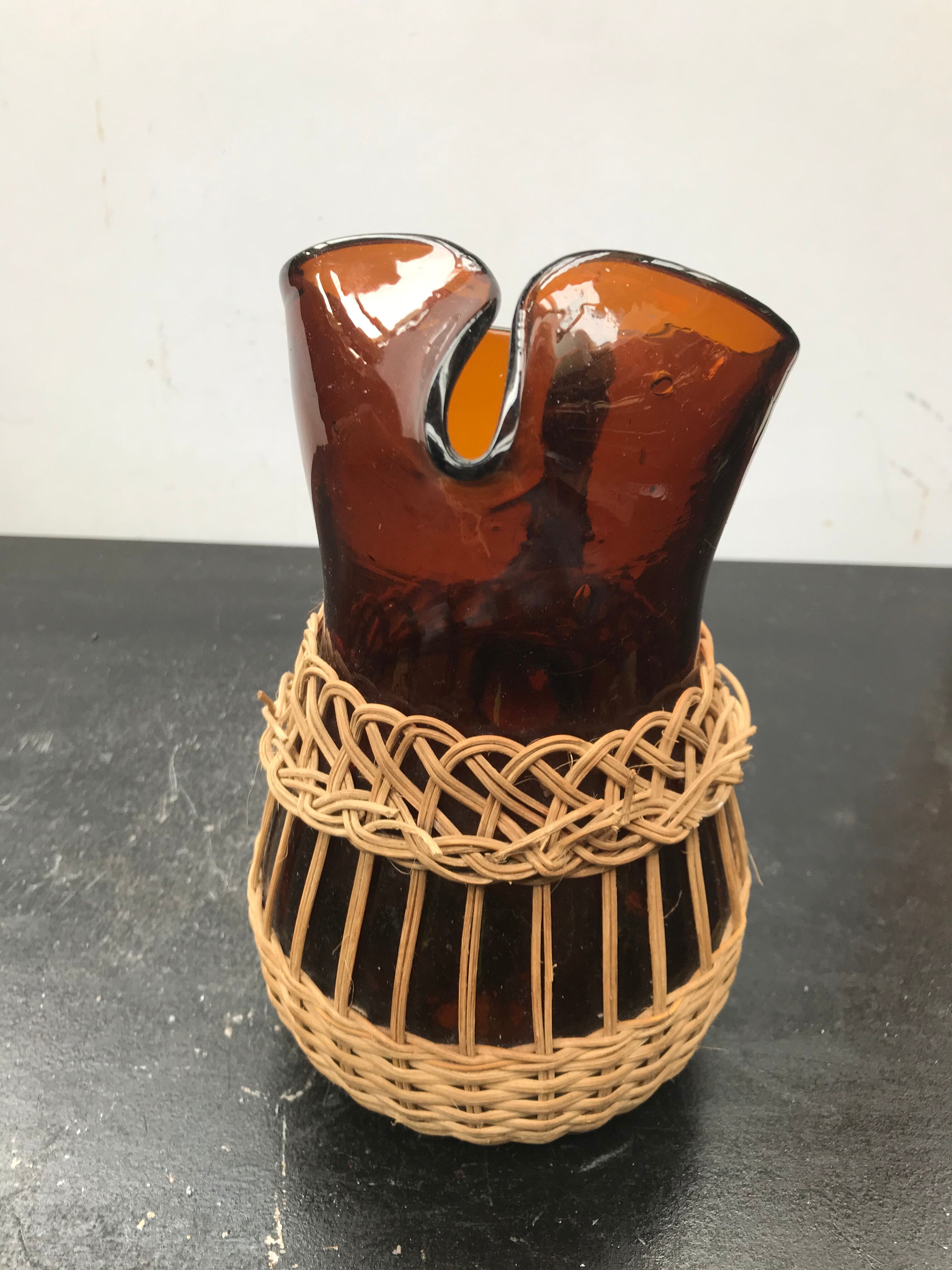 Carafe juice service with 4 orange blown glass glasses + vintage wicker
