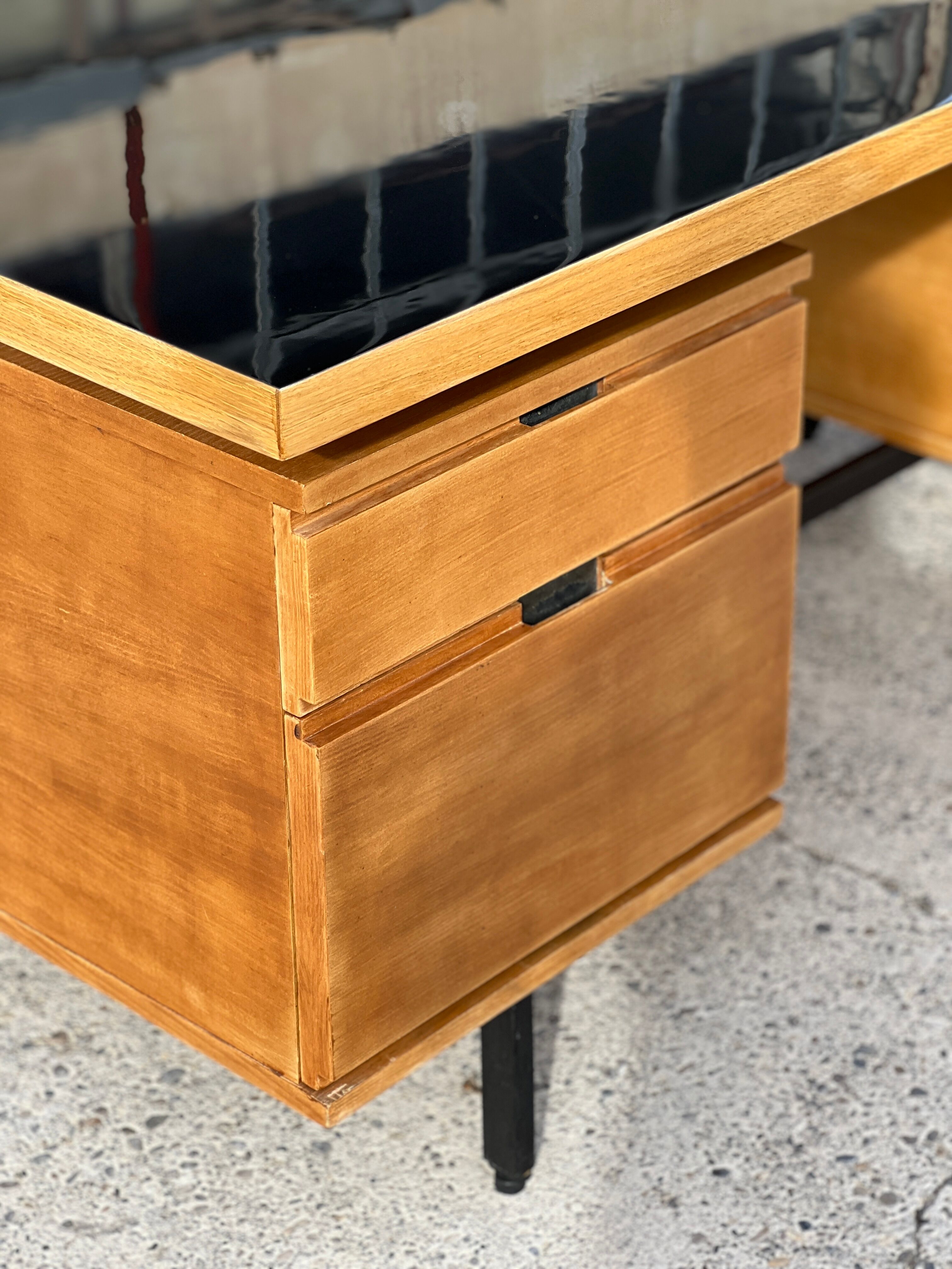 Bureau Pierre Guariche modèle Président 1960