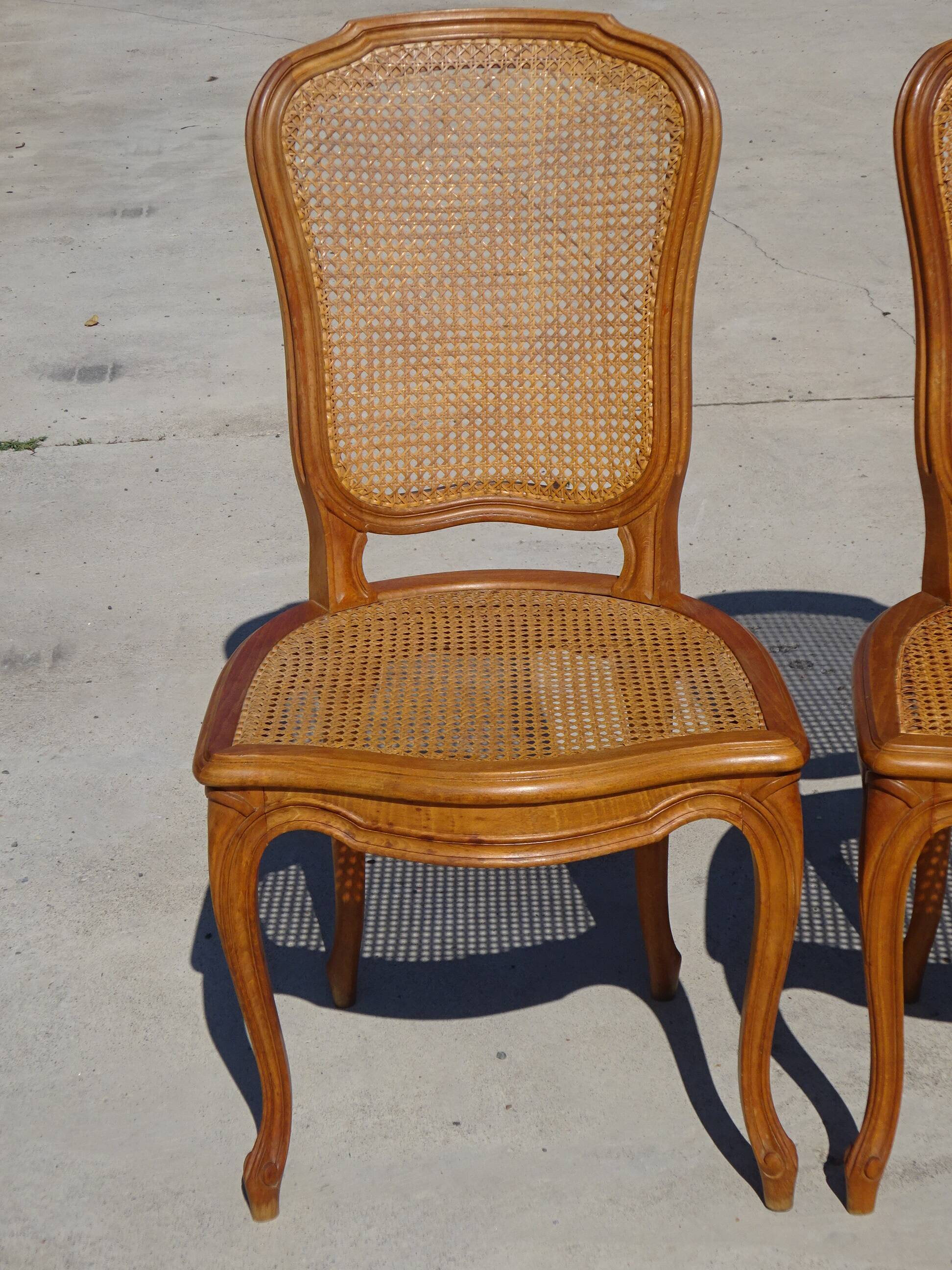 Paire de chaises en bois et cannage style Louis XV