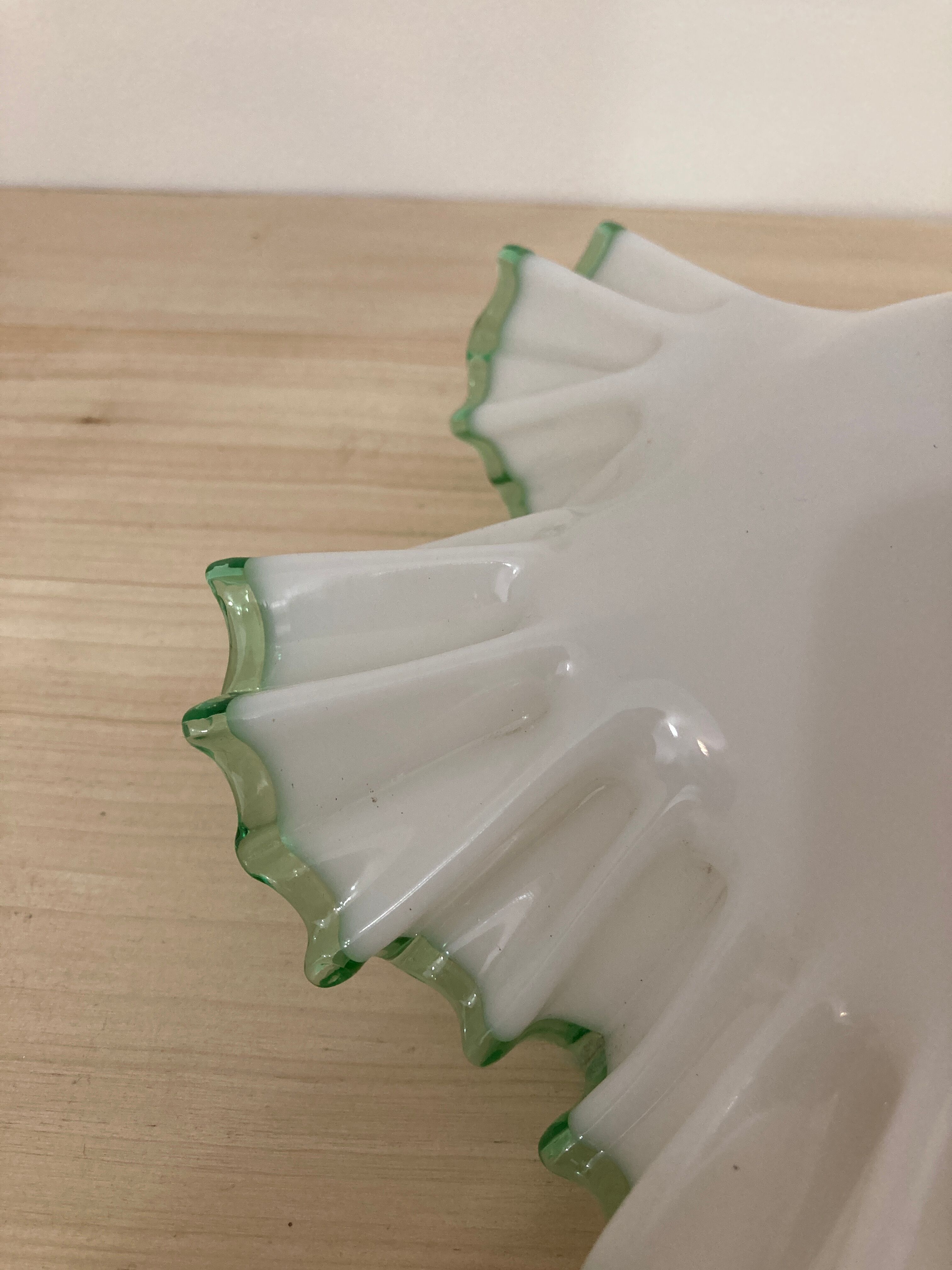 Corrugated glass suspension