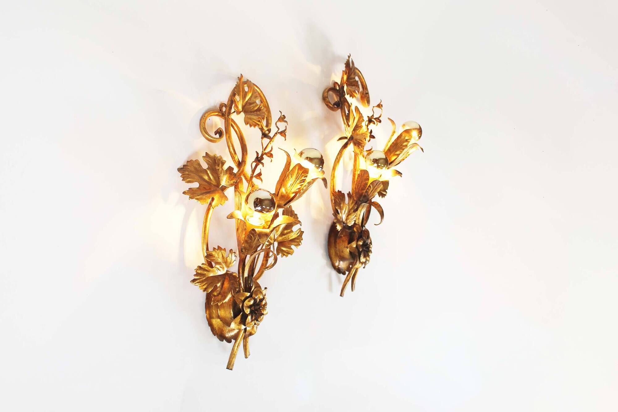 Stunning set of vintage Italian gilt florentine sconces by Biasca