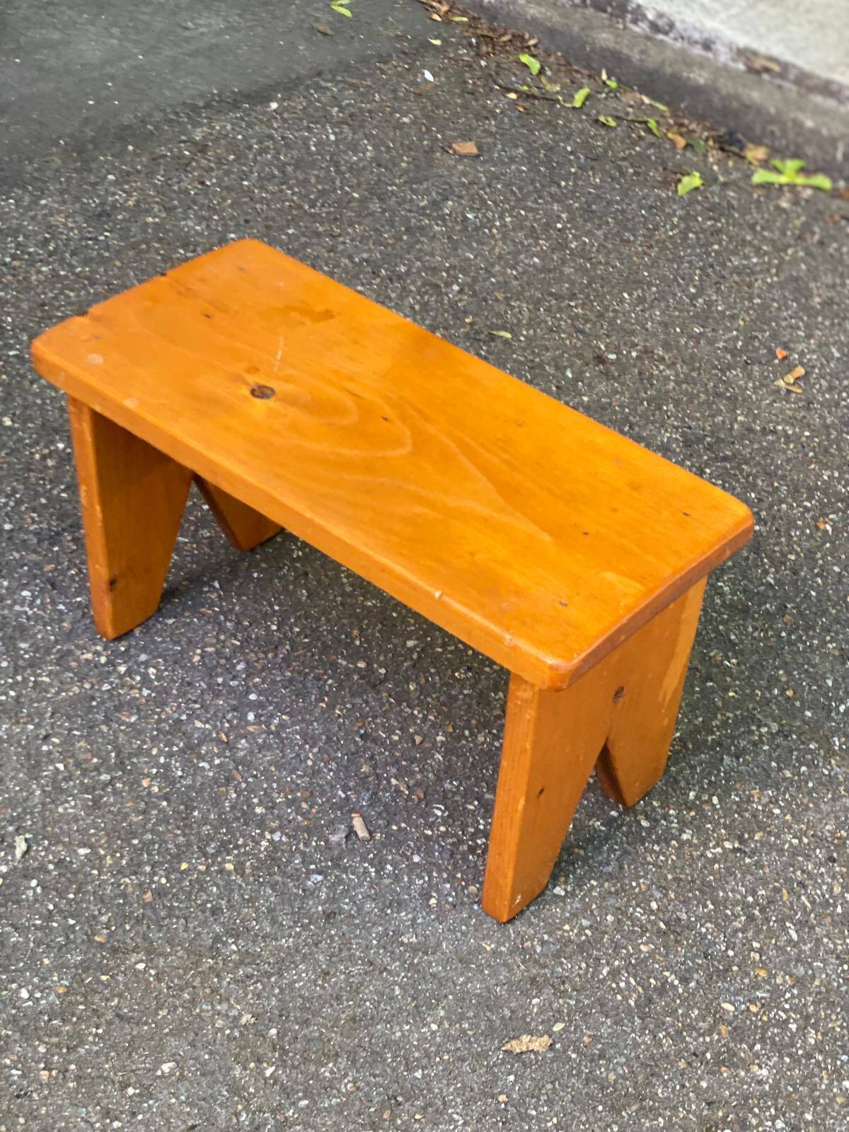 Small rectangular farmhouse stool in solid oak from the 1960s for children.