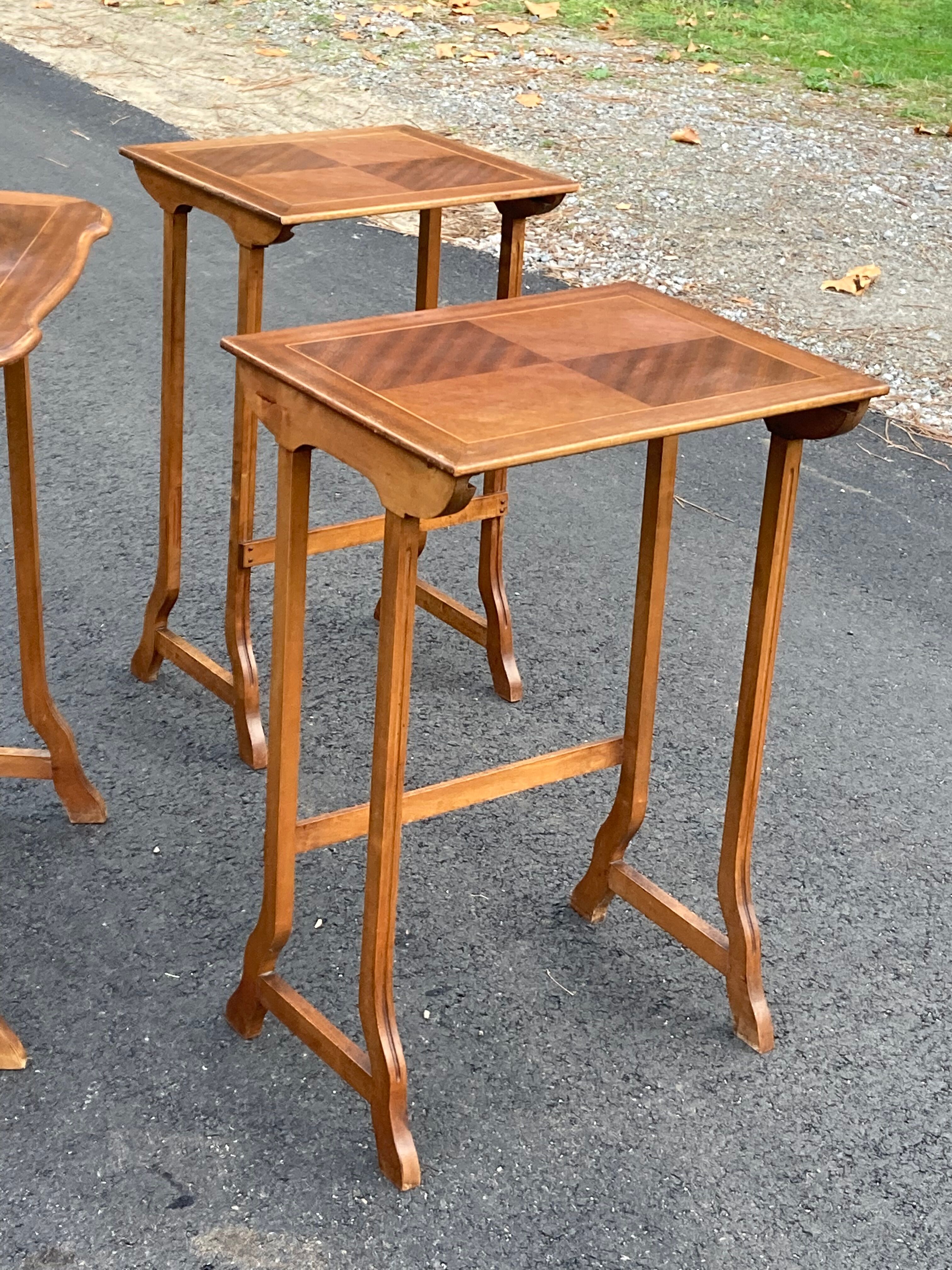 Tables gigogne art déco d’époque 1930 en marqueterie