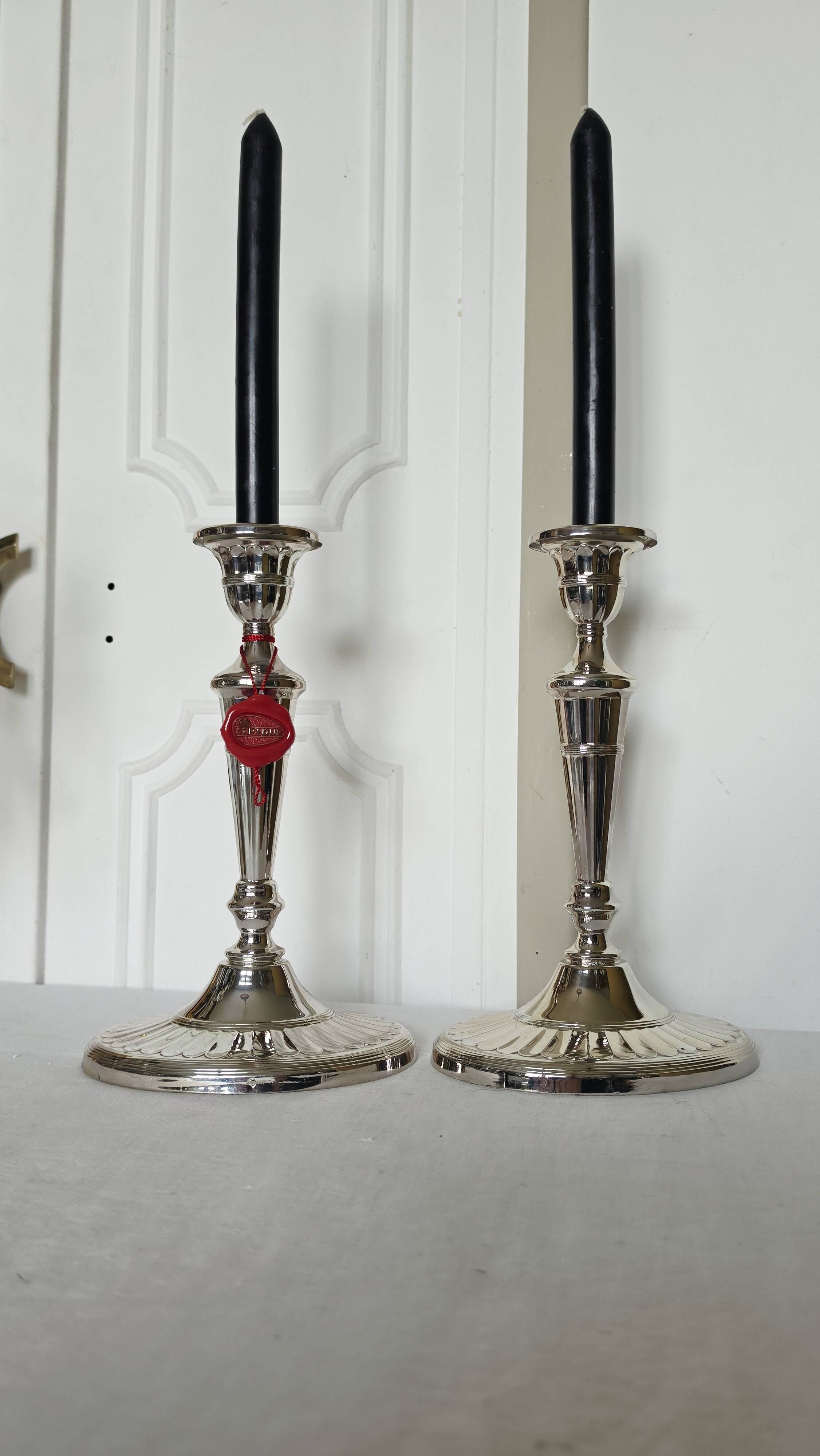 Elegant pair of candlesticks from the prestigious Spanish house Pedro Du.