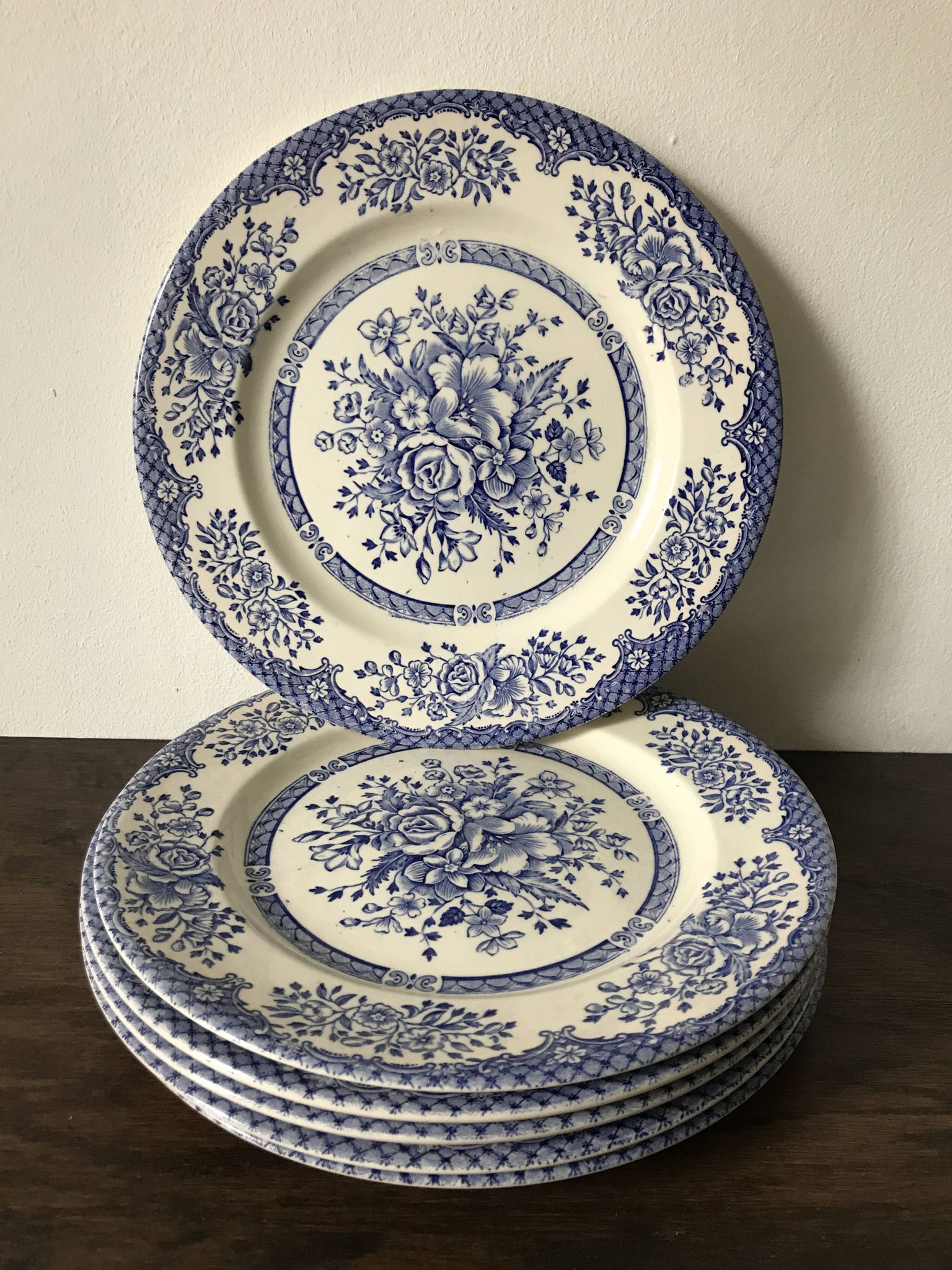 Set of 6 English flat plates, in ironstone ceramic, flower patterns