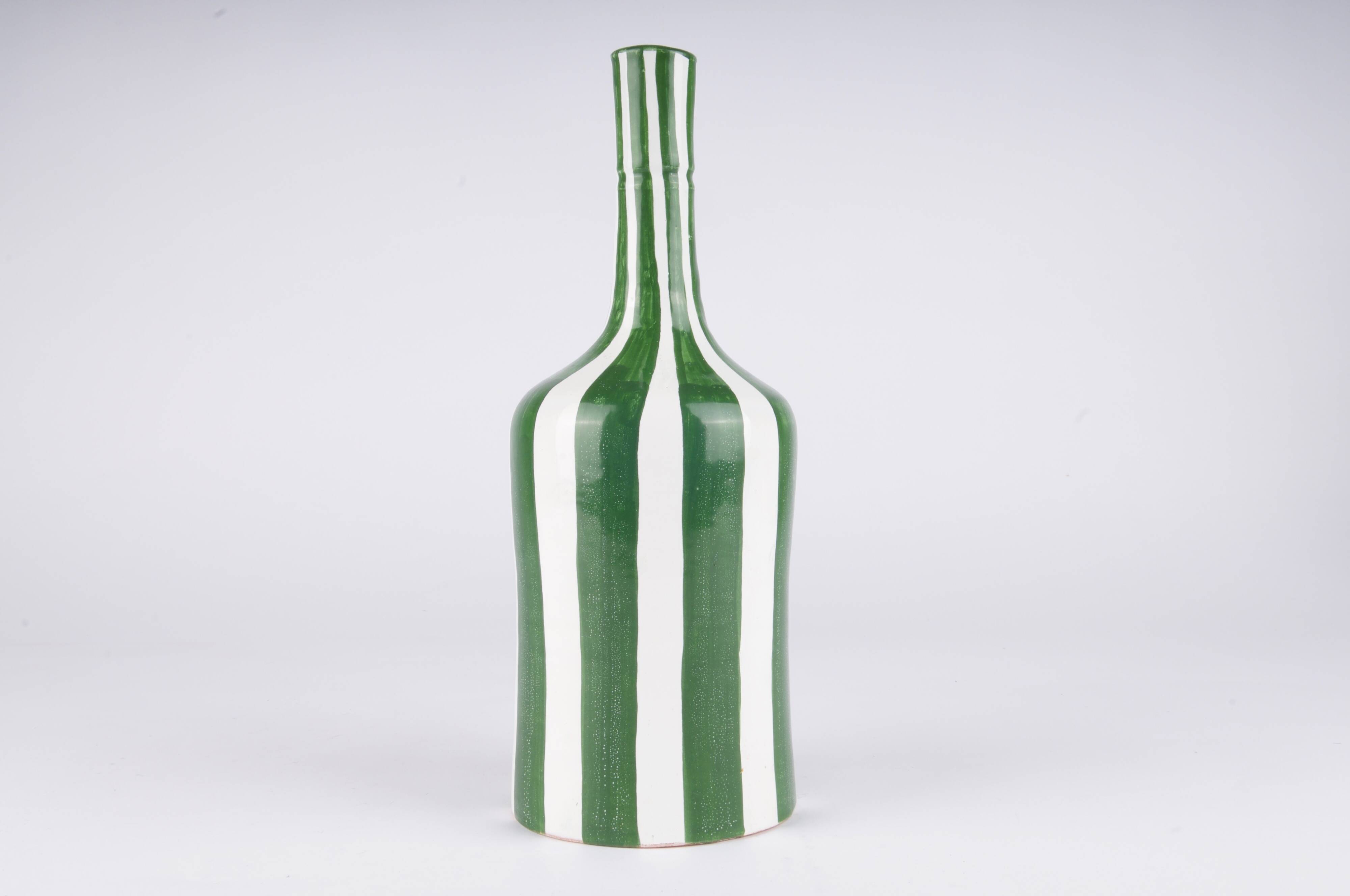 Handmade vase with large stripes