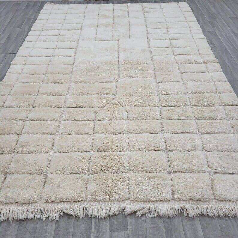 Large handmade traditional Berber rug in natural wool size 3/4.