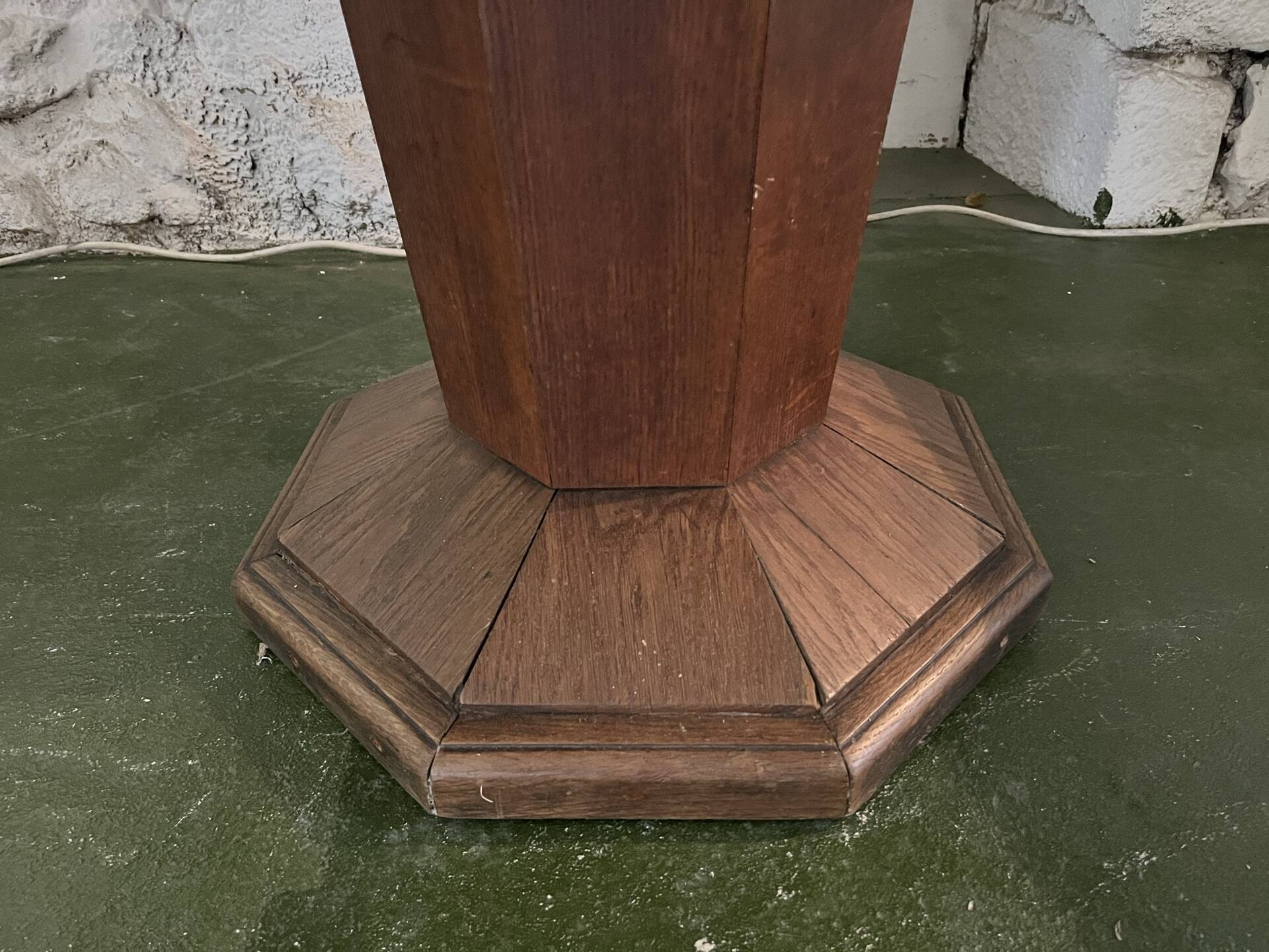 Octagonal table in oak