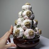 Vintage trompe-l’œil garlic pyramid in glazed ceramic from Manises, Spain.