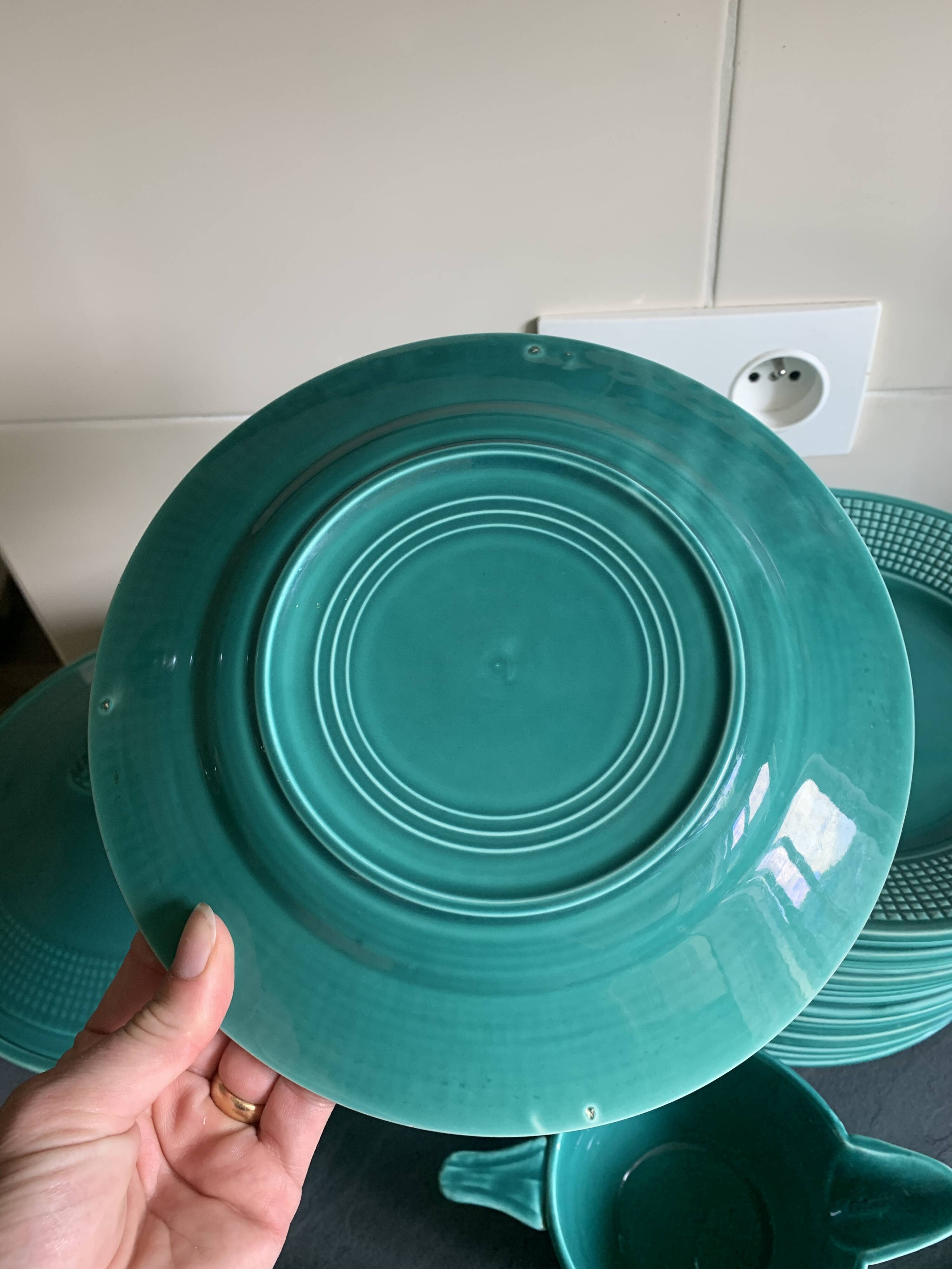 Service de table en faïence turquoise