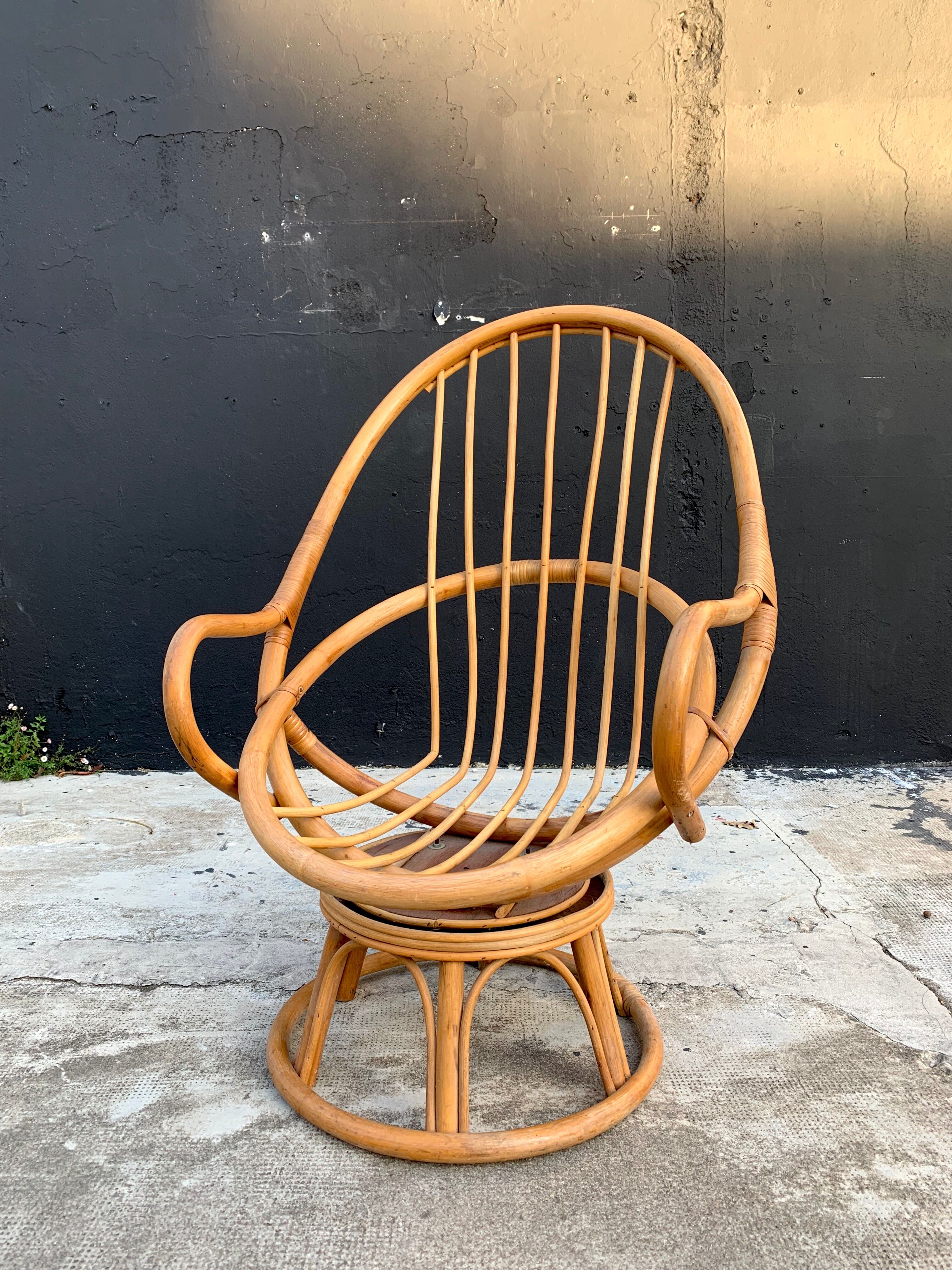 Rattan swivel chair