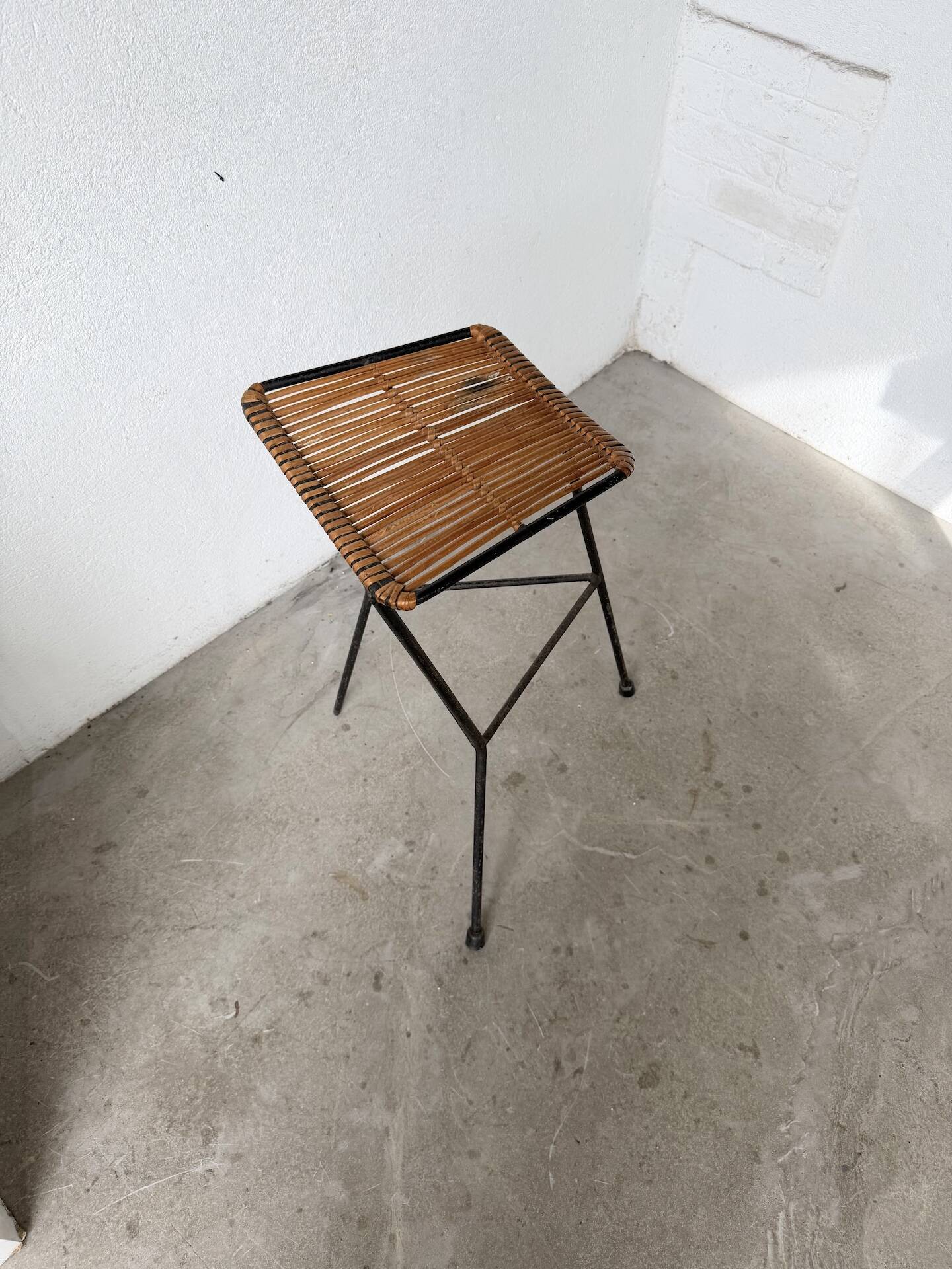 Wicker and metal stool Dennis Lennon 1950