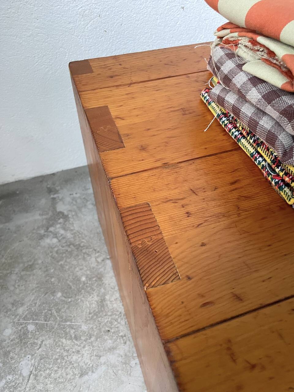 Maison Regain pine coffee table