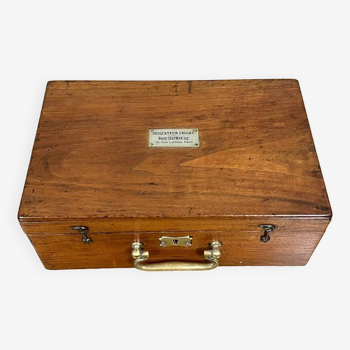 Crosby indicator: Scientific equipment in its original box