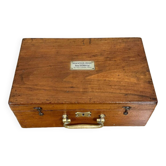 Crosby indicator: Scientific equipment in its original box