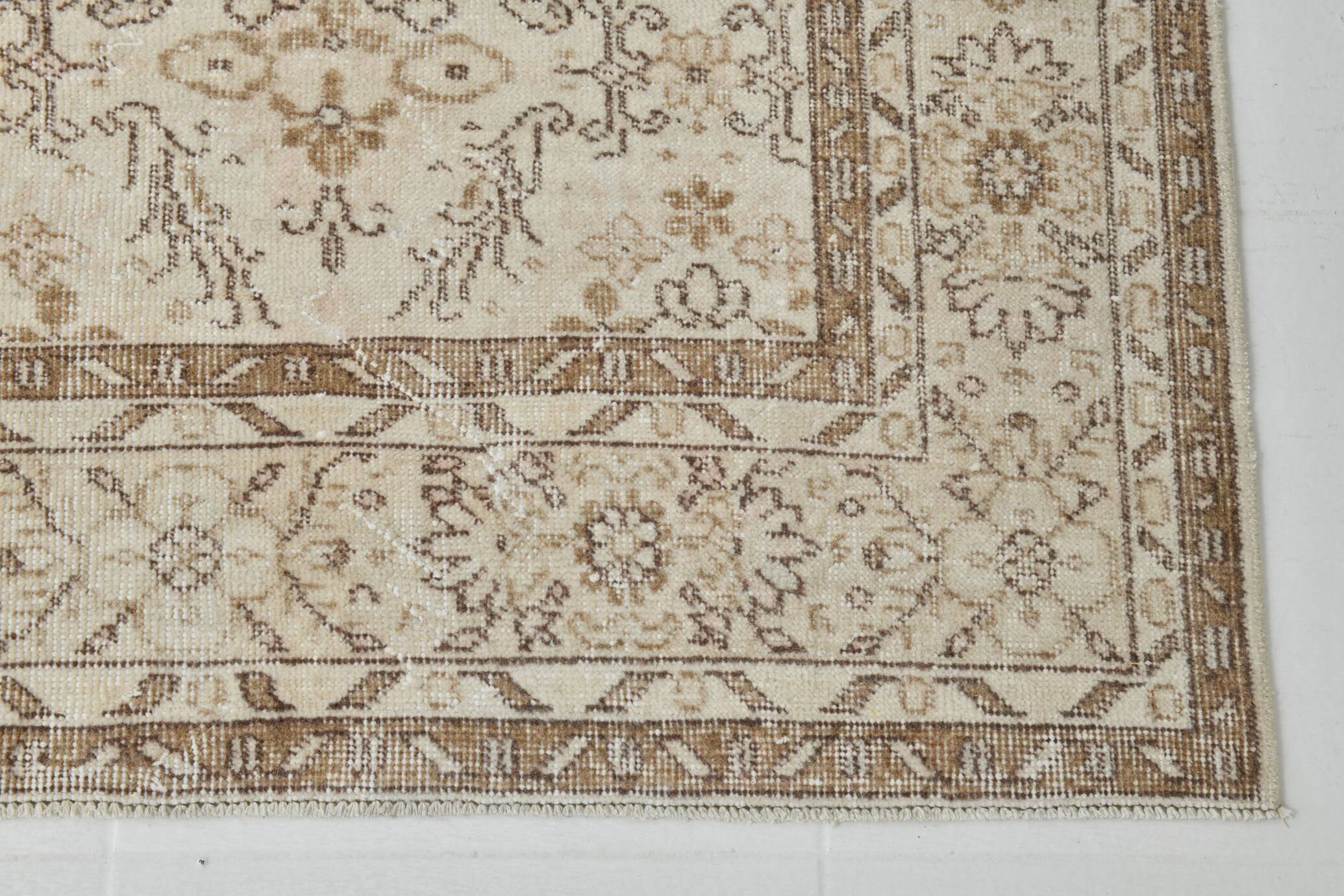 7x10 Floral Cream & Brown Vintage Rug, 212x317Cm