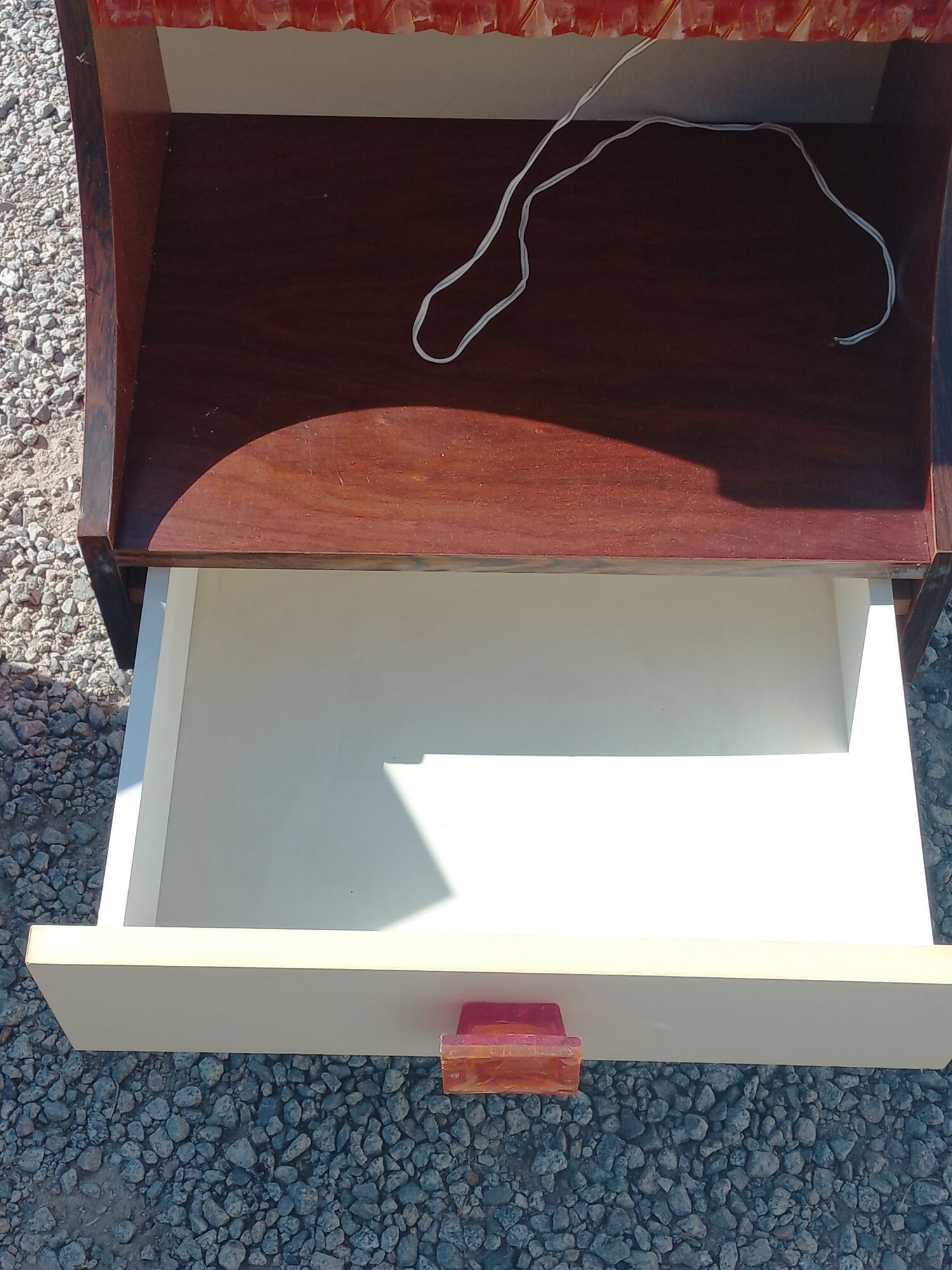 Pair of design bedside tables in orange resin rosewood with white melamine from the 70s