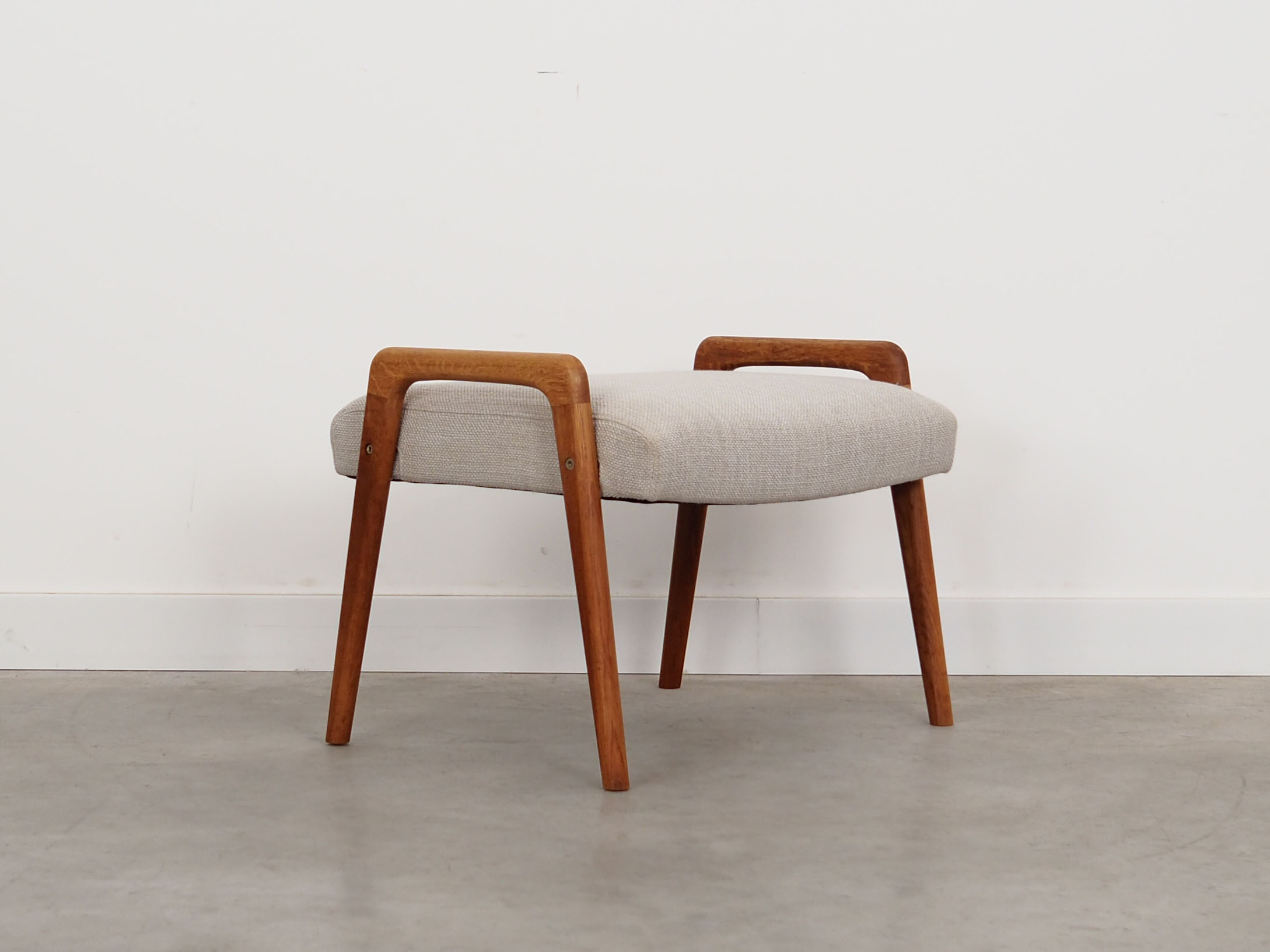 Oak footrest, Danish design, 1970s, production: Denmark