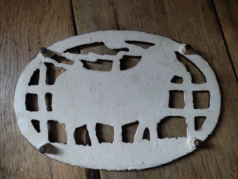 Patinated metal table mat