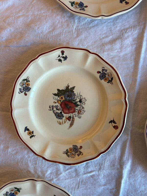 Lot de 11 assiettes anciennes en faïence de Sarreguemines, décor Agreste