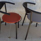 4  Chaises de style gondole structure métallique cossus et simili cuir